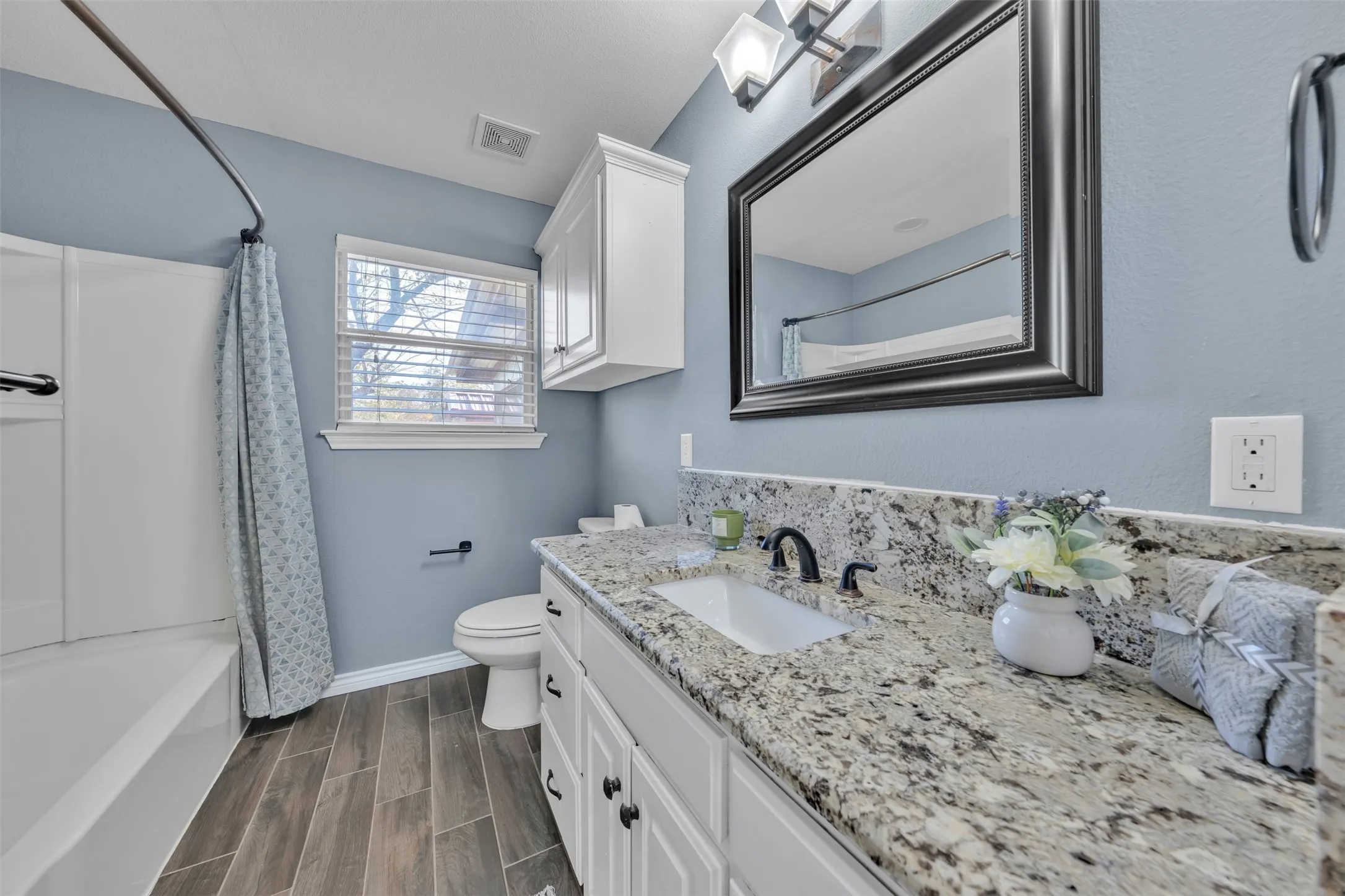 Single Family Residence For Sale in Hunt County , 2618 Horne Circle, Caddo Mills, Texas 75135, 3 Bedroom, 2 Bathroom, Garage spaces, 1,800 Sqft, built in 1980, mls#21359004, Real Estate Agent in Caddo Mills, Homes For Sale in Hunt county, Homes For Sale in Caddo Mills, Realtor in Caddo Mills Texas, Real Estate Brokerage Independent Realty Texas, Luminita Cordes Realtor