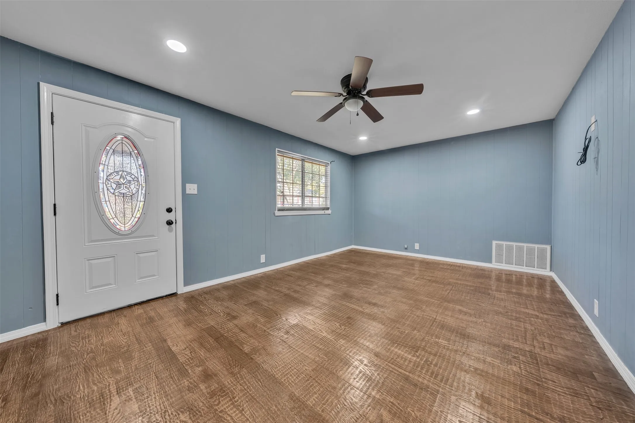 Single Family Residence For Sale in Hunt County , 2618 Horne Circle, Caddo Mills, Texas 75135, 3 Bedroom, 2 Bathroom, Garage spaces, 1,800 Sqft, built in 1980, mls#21359004, Real Estate Agent in Caddo Mills, Homes For Sale in Hunt county, Homes For Sale in Caddo Mills, Realtor in Caddo Mills Texas, Real Estate Brokerage Independent Realty Texas, Luminita Cordes Realtor