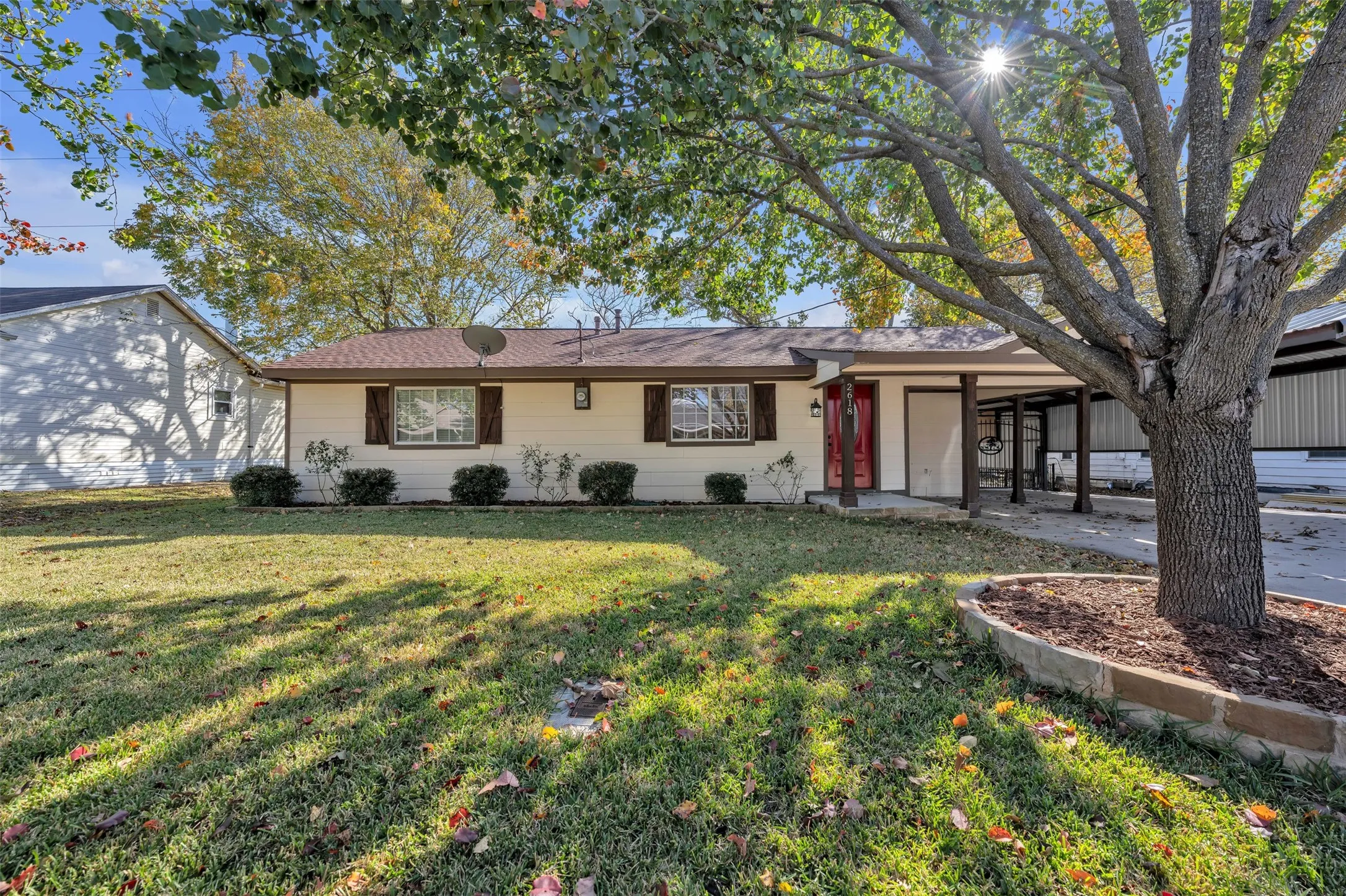 Single Family Residence For Sale in Hunt County , 2618 Horne Circle, Caddo Mills, Texas 75135, 3 Bedroom, 2 Bathroom, Garage spaces, 1,800 Sqft, built in 1980, mls#21359004, Real Estate Agent in Caddo Mills, Homes For Sale in Hunt county, Homes For Sale in Caddo Mills, Realtor in Caddo Mills Texas, Real Estate Brokerage Independent Realty Texas, Luminita Cordes Realtor