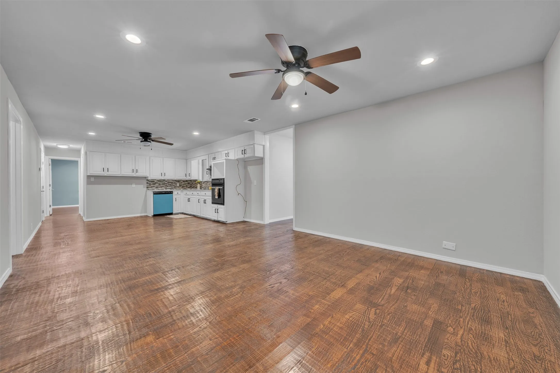 Single Family Residence For Sale in Hunt County , 2618 Horne Circle, Caddo Mills, Texas 75135, 3 Bedroom, 2 Bathroom, Garage spaces, 1,800 Sqft, built in 1980, mls#21359004, Real Estate Agent in Caddo Mills, Homes For Sale in Hunt county, Homes For Sale in Caddo Mills, Realtor in Caddo Mills Texas, Real Estate Brokerage Independent Realty Texas, Luminita Cordes Realtor
