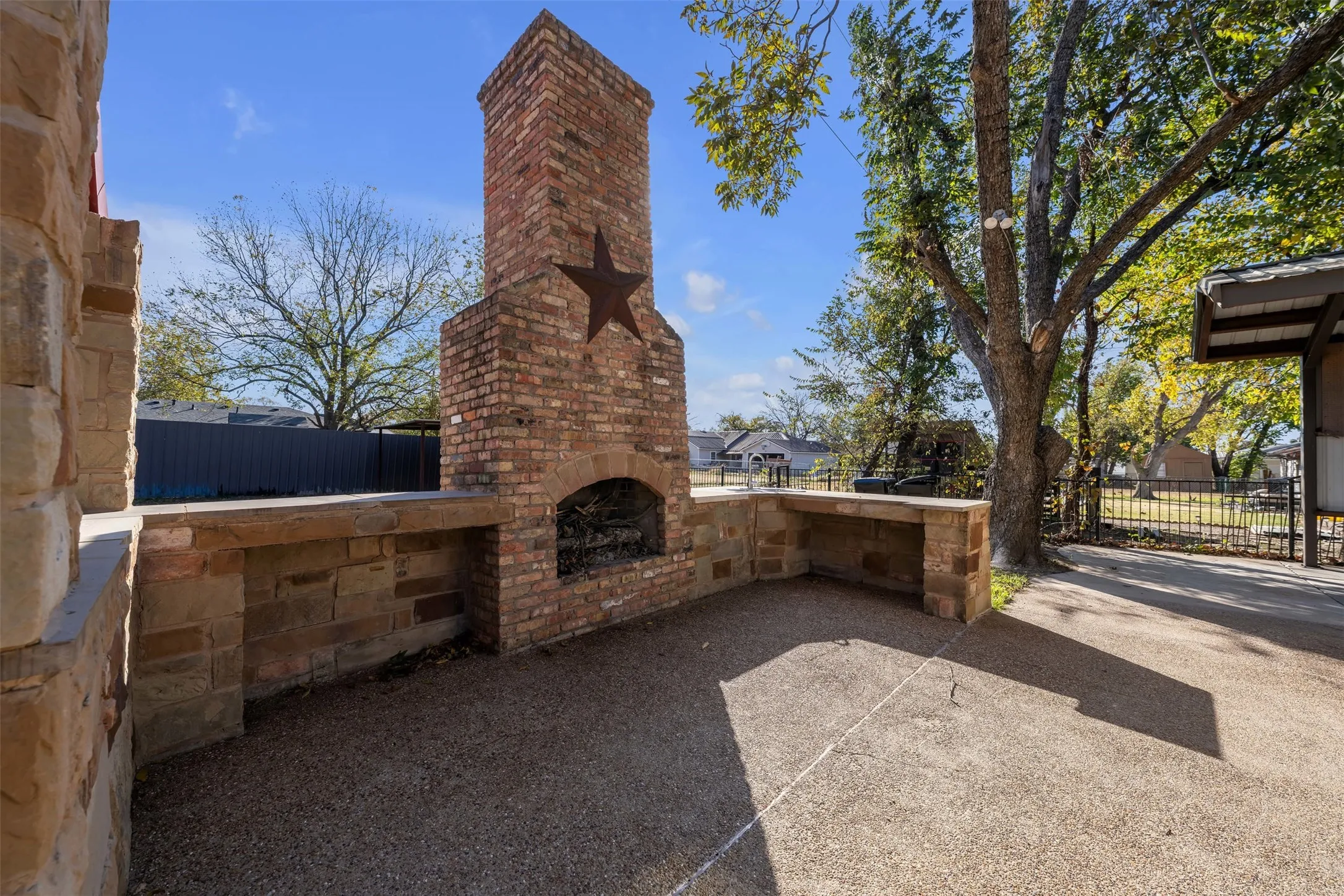 Single Family Residence For Sale in Hunt County , 2618 Horne Circle, Caddo Mills, Texas 75135, 3 Bedroom, 2 Bathroom, Garage spaces, 1,800 Sqft, built in 1980, mls#21359004, Real Estate Agent in Caddo Mills, Homes For Sale in Hunt county, Homes For Sale in Caddo Mills, Realtor in Caddo Mills Texas, Real Estate Brokerage Independent Realty Texas, Luminita Cordes Realtor