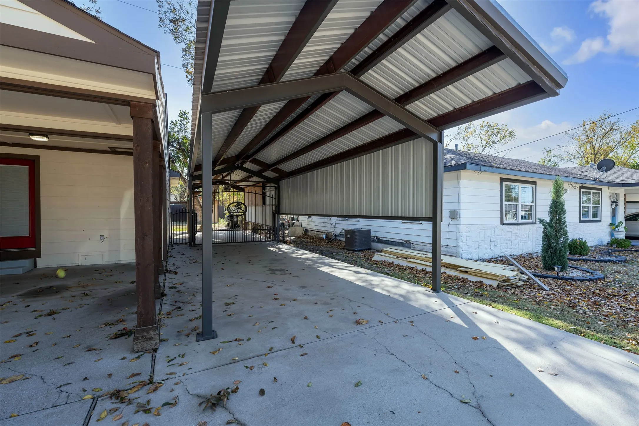 Single Family Residence For Sale in Hunt County , 2618 Horne Circle, Caddo Mills, Texas 75135, 3 Bedroom, 2 Bathroom, Garage spaces, 1,800 Sqft, built in 1980, mls#21359004, Real Estate Agent in Caddo Mills, Homes For Sale in Hunt county, Homes For Sale in Caddo Mills, Realtor in Caddo Mills Texas, Real Estate Brokerage Independent Realty Texas, Luminita Cordes Realtor
