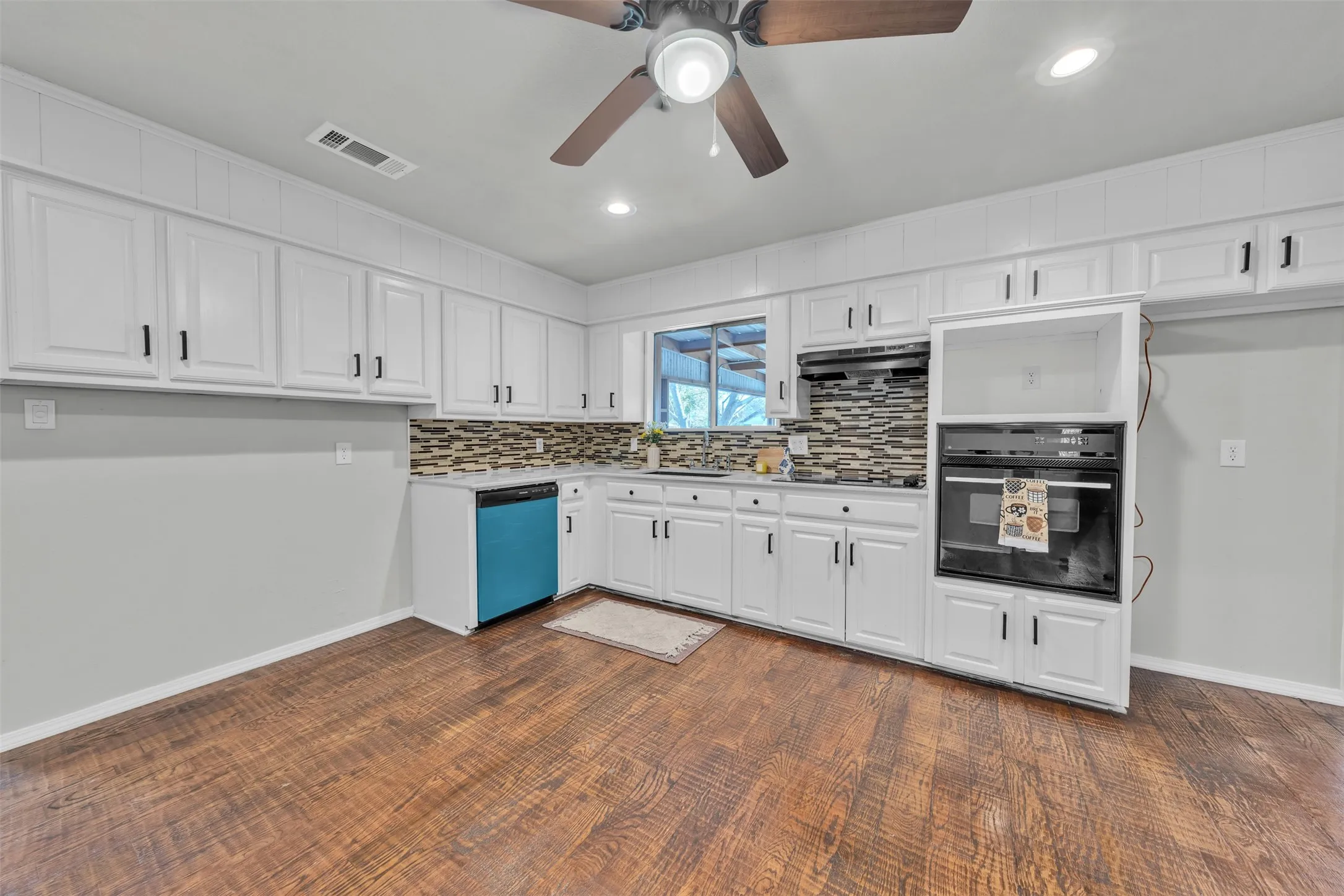 Single Family Residence For Sale in Hunt County , 2618 Horne Circle, Caddo Mills, Texas 75135, 3 Bedroom, 2 Bathroom, Garage spaces, 1,800 Sqft, built in 1980, mls#21359004, Real Estate Agent in Caddo Mills, Homes For Sale in Hunt county, Homes For Sale in Caddo Mills, Realtor in Caddo Mills Texas, Real Estate Brokerage Independent Realty Texas, Luminita Cordes Realtor