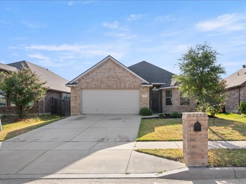 Single Family Residence For Sale in Tarrant County , 10117 S Race Street, Fort Worth, Texas 76140, 3 Bedroom, 2 Bathroom, 2 Garage spaces, 1,580 Sqft, built in 2016, mls#21358642, Real Estate Agent in Fort Worth, Homes For Sale in Tarrant county, Homes For Sale in Fort Worth, Realtor in Fort Worth Texas, Real Estate Brokerage Independent Realty Texas, Luminita Cordes Realtor