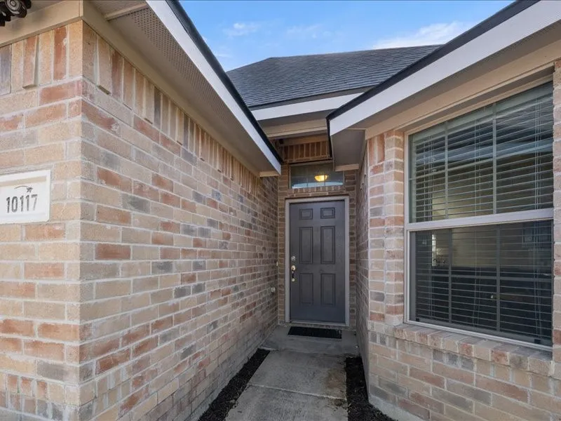 Carpeted flooring, single window with blinds, and a flush mount ceiling light