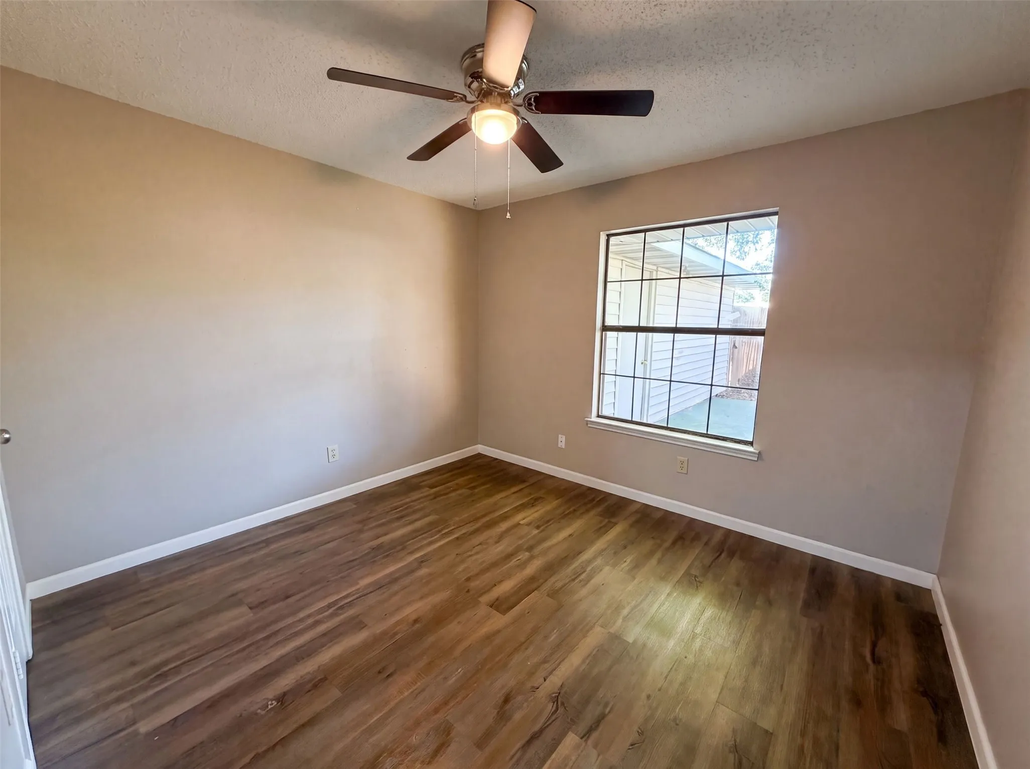 Single Family Residence For Sale in Dallas County , 1503 Curtis Lane, Cedar Hill, Texas 75104, 3 Bedroom, 2 Bathroom, 2 Garage spaces, 1,614 Sqft, built in 1985, mls#21359031, Real Estate Agent in Cedar Hill, Homes For Sale in Dallas county, Homes For Sale in Cedar Hill, Realtor in Cedar Hill Texas, Real Estate Brokerage Independent Realty Texas, Luminita Cordes Realtor