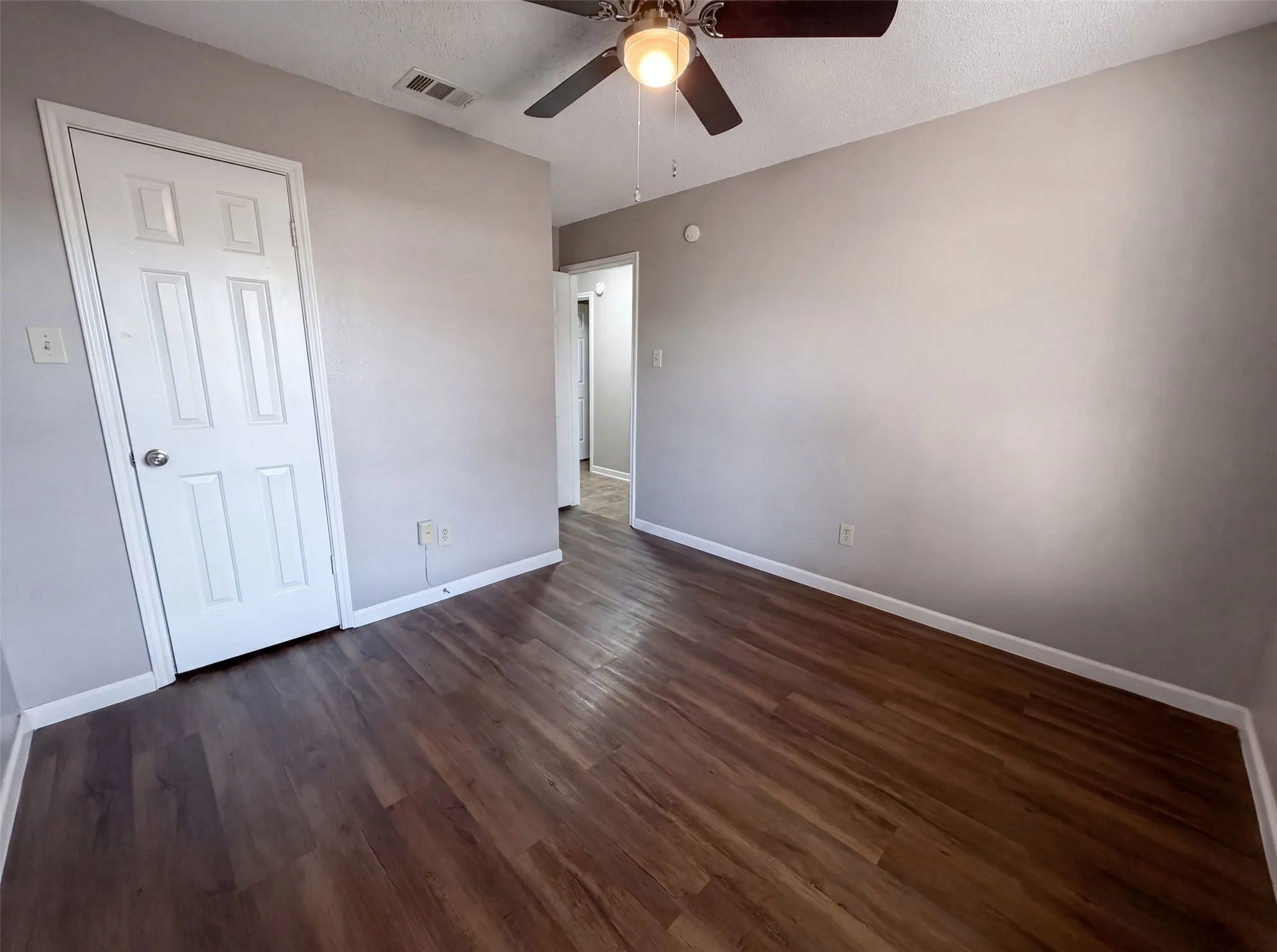 Single Family Residence For Sale in Dallas County , 1503 Curtis Lane, Cedar Hill, Texas 75104, 3 Bedroom, 2 Bathroom, 2 Garage spaces, 1,614 Sqft, built in 1985, mls#21359031, Real Estate Agent in Cedar Hill, Homes For Sale in Dallas county, Homes For Sale in Cedar Hill, Realtor in Cedar Hill Texas, Real Estate Brokerage Independent Realty Texas, Luminita Cordes Realtor
