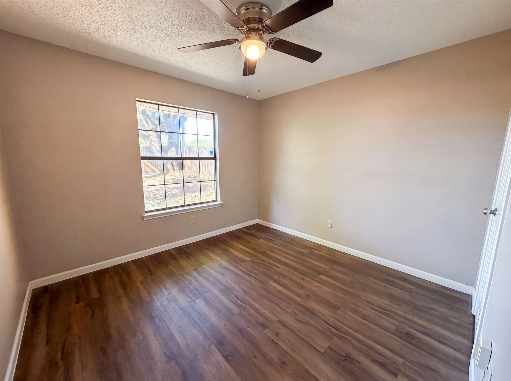 Single Family Residence For Sale in Dallas County , 1503 Curtis Lane, Cedar Hill, Texas 75104, 3 Bedroom, 2 Bathroom, 2 Garage spaces, 1,614 Sqft, built in 1985, mls#21359031, Real Estate Agent in Cedar Hill, Homes For Sale in Dallas county, Homes For Sale in Cedar Hill, Realtor in Cedar Hill Texas, Real Estate Brokerage Independent Realty Texas, Luminita Cordes Realtor
