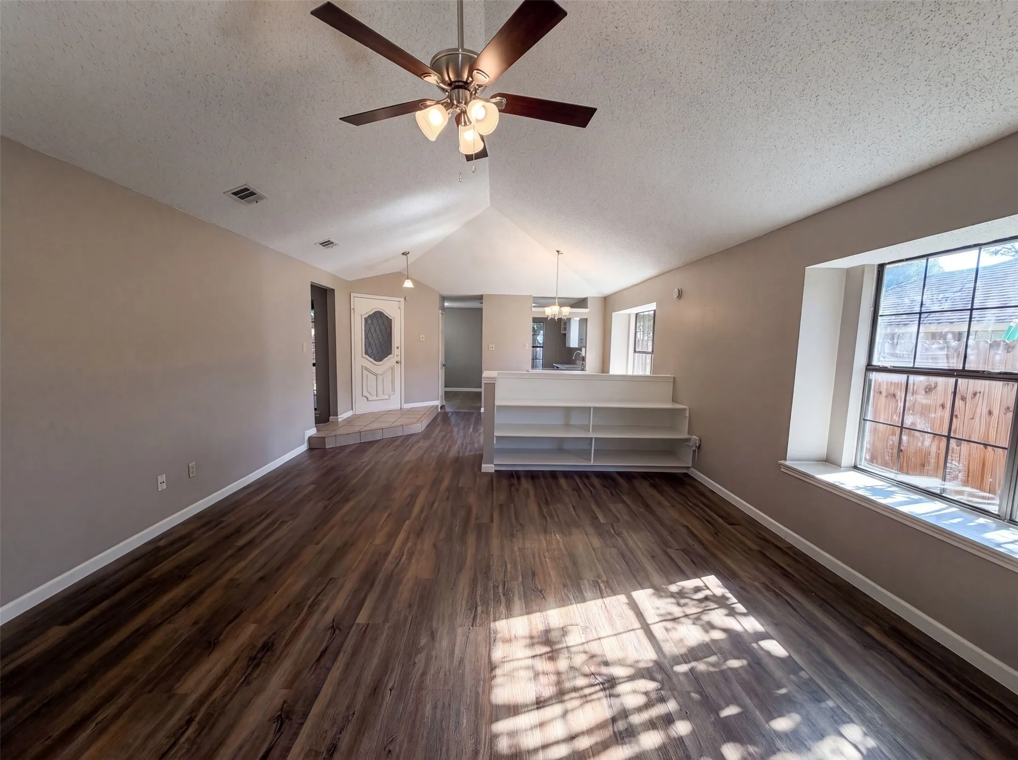 Single Family Residence For Sale in Dallas County , 1503 Curtis Lane, Cedar Hill, Texas 75104, 3 Bedroom, 2 Bathroom, 2 Garage spaces, 1,614 Sqft, built in 1985, mls#21359031, Real Estate Agent in Cedar Hill, Homes For Sale in Dallas county, Homes For Sale in Cedar Hill, Realtor in Cedar Hill Texas, Real Estate Brokerage Independent Realty Texas, Luminita Cordes Realtor