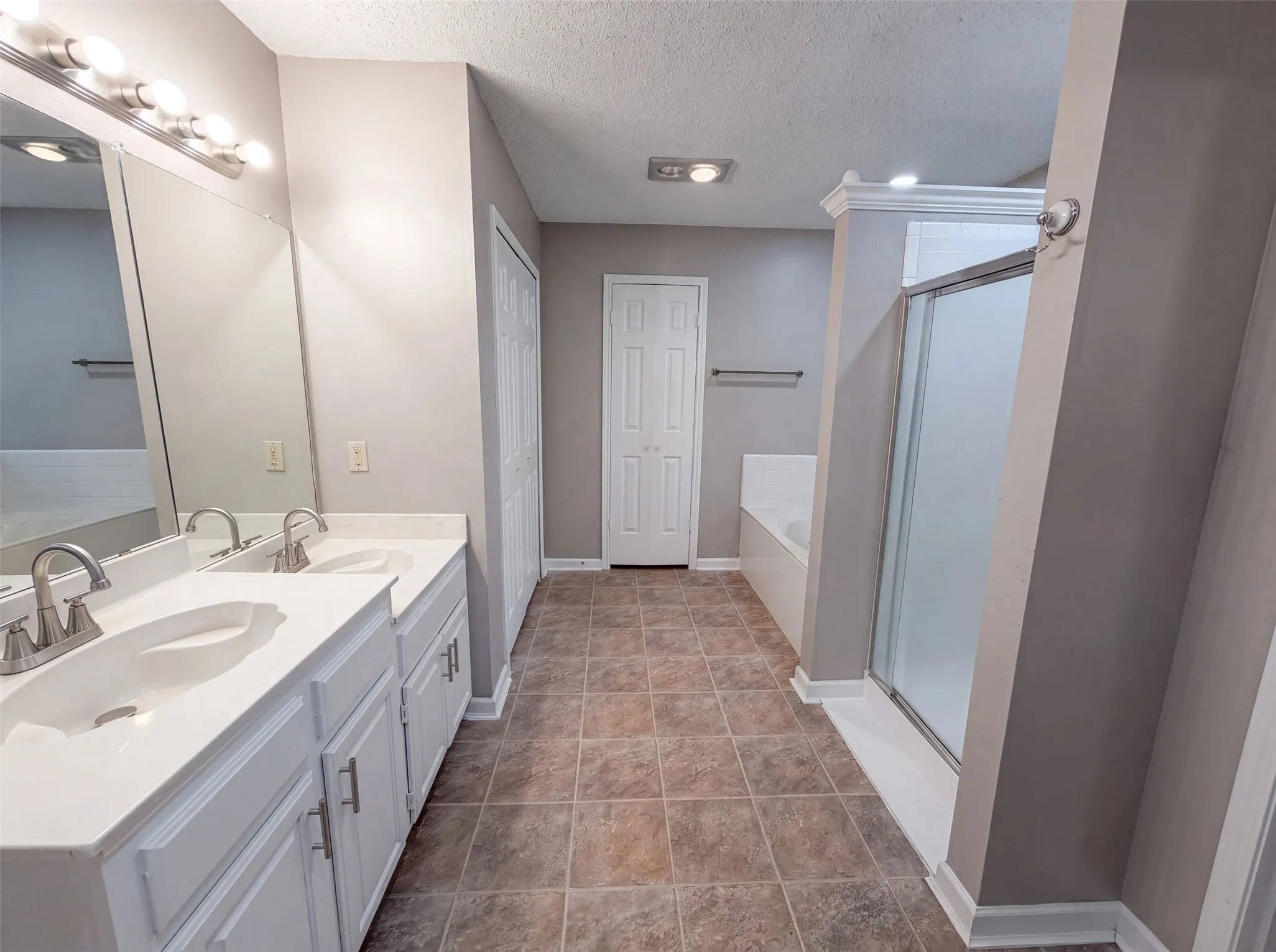 Single Family Residence For Sale in Dallas County , 1503 Curtis Lane, Cedar Hill, Texas 75104, 3 Bedroom, 2 Bathroom, 2 Garage spaces, 1,614 Sqft, built in 1985, mls#21359031, Real Estate Agent in Cedar Hill, Homes For Sale in Dallas county, Homes For Sale in Cedar Hill, Realtor in Cedar Hill Texas, Real Estate Brokerage Independent Realty Texas, Luminita Cordes Realtor
