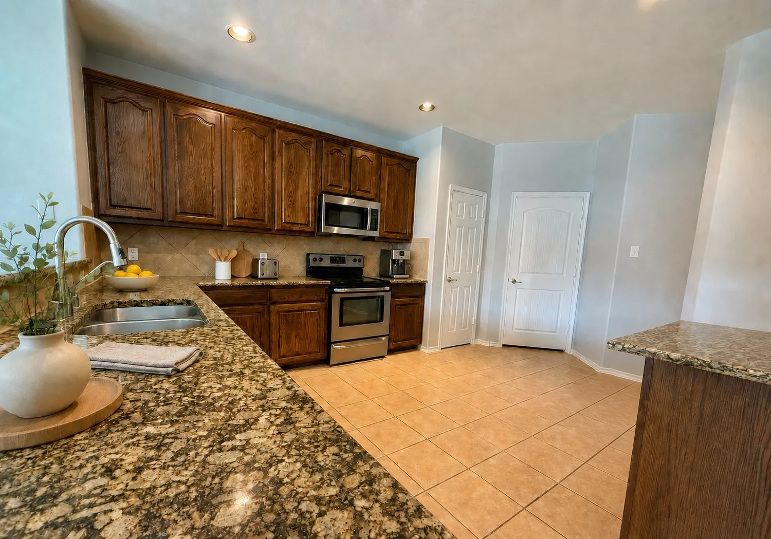 Single Family Residence For Sale in Kaufman County , 2047 Jack County Drive, Forney, Texas 75126, 4 Bedroom, 3 Bathroom, 2 Garage spaces, 2,588 Sqft, built in 2011, mls#21356131, Real Estate Agent in Forney, Homes For Sale in Kaufman county, Homes For Sale in Forney, Realtor in Forney Texas, Real Estate Brokerage Independent Realty Texas, Luminita Cordes Realtor