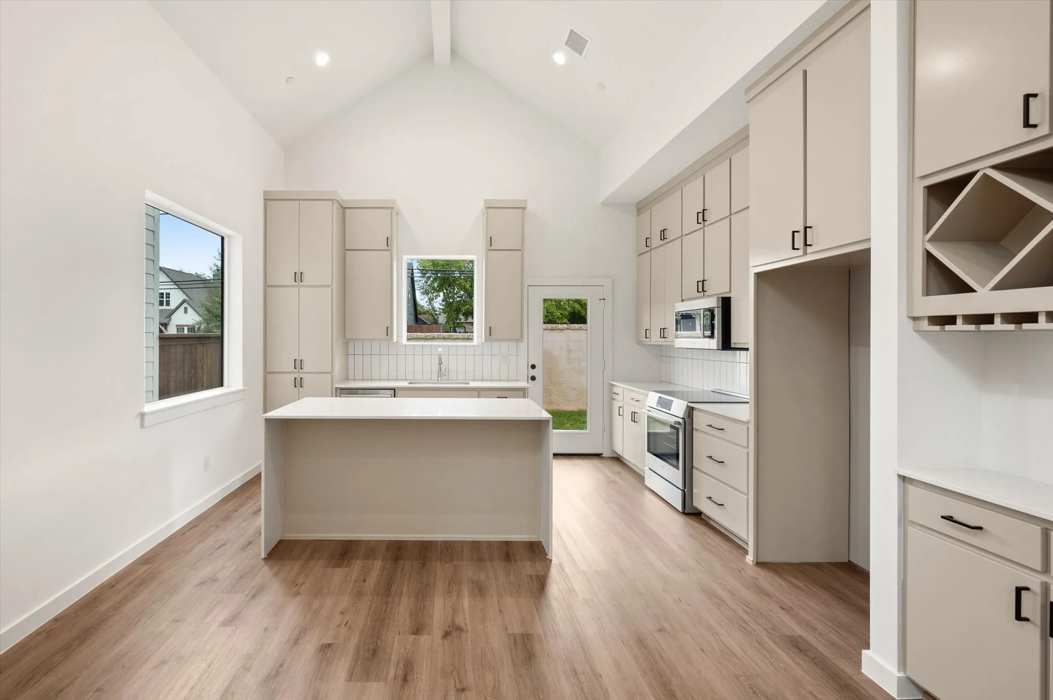 Single Family Residence For Rent in Tarrant County , 312 Tillery Circle, Grapevine, Texas 76051, 3 Bedroom, 3 Bathroom, 2 Garage spaces, 2,065 Sqft, built in 2023, mls#21359033, Real Estate Agent in Grapevine, Homes For Rent in Tarrant county, Homes For Rent in Grapevine, Realtor in Grapevine Texas, Real Estate Brokerage Independent Realty Texas, Luminita Cordes Realtor