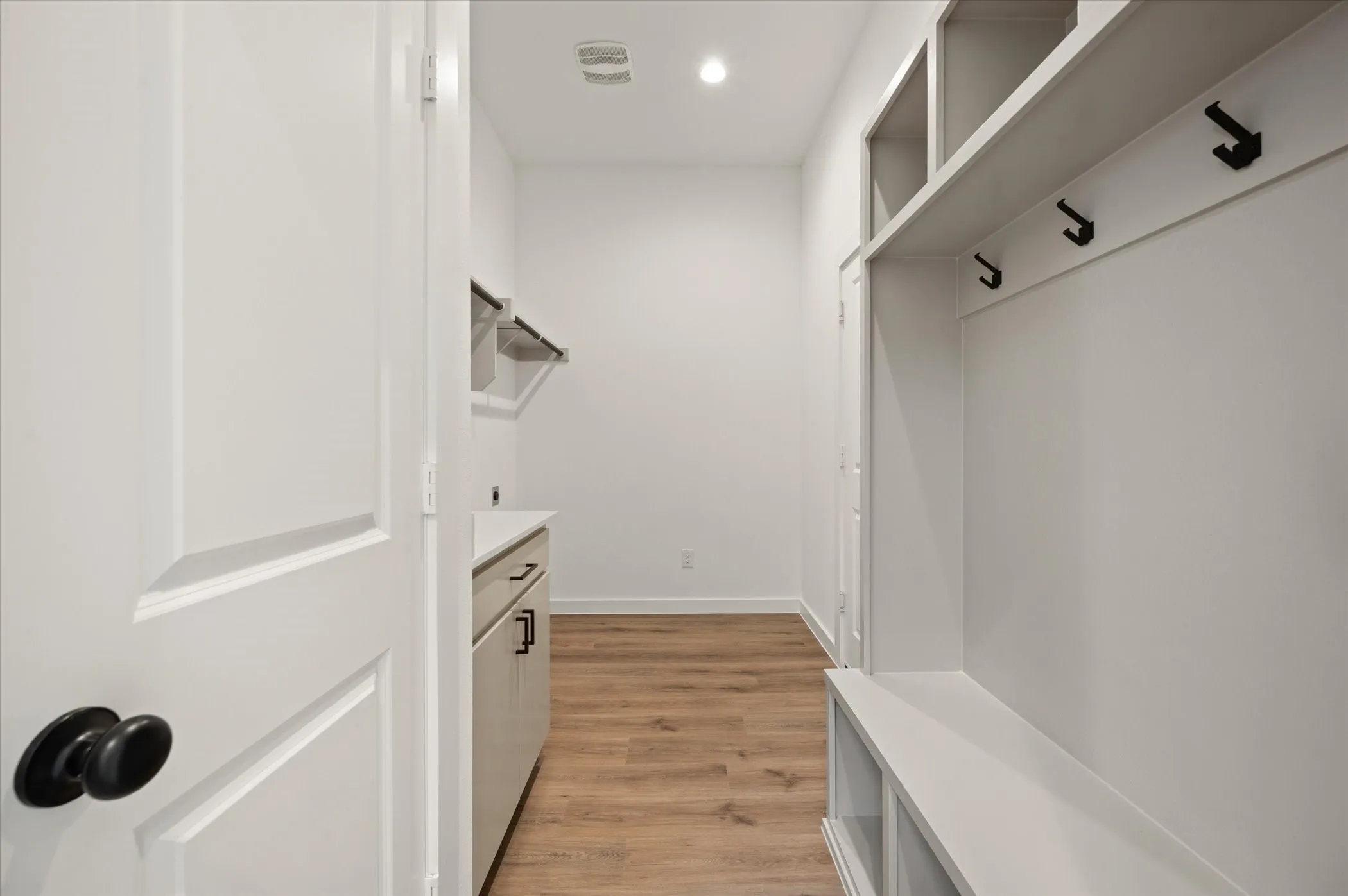 Single Family Residence For Rent in Tarrant County , 312 Tillery Circle, Grapevine, Texas 76051, 3 Bedroom, 3 Bathroom, 2 Garage spaces, 2,065 Sqft, built in 2023, mls#21359033, Real Estate Agent in Grapevine, Homes For Rent in Tarrant county, Homes For Rent in Grapevine, Realtor in Grapevine Texas, Real Estate Brokerage Independent Realty Texas, Luminita Cordes Realtor