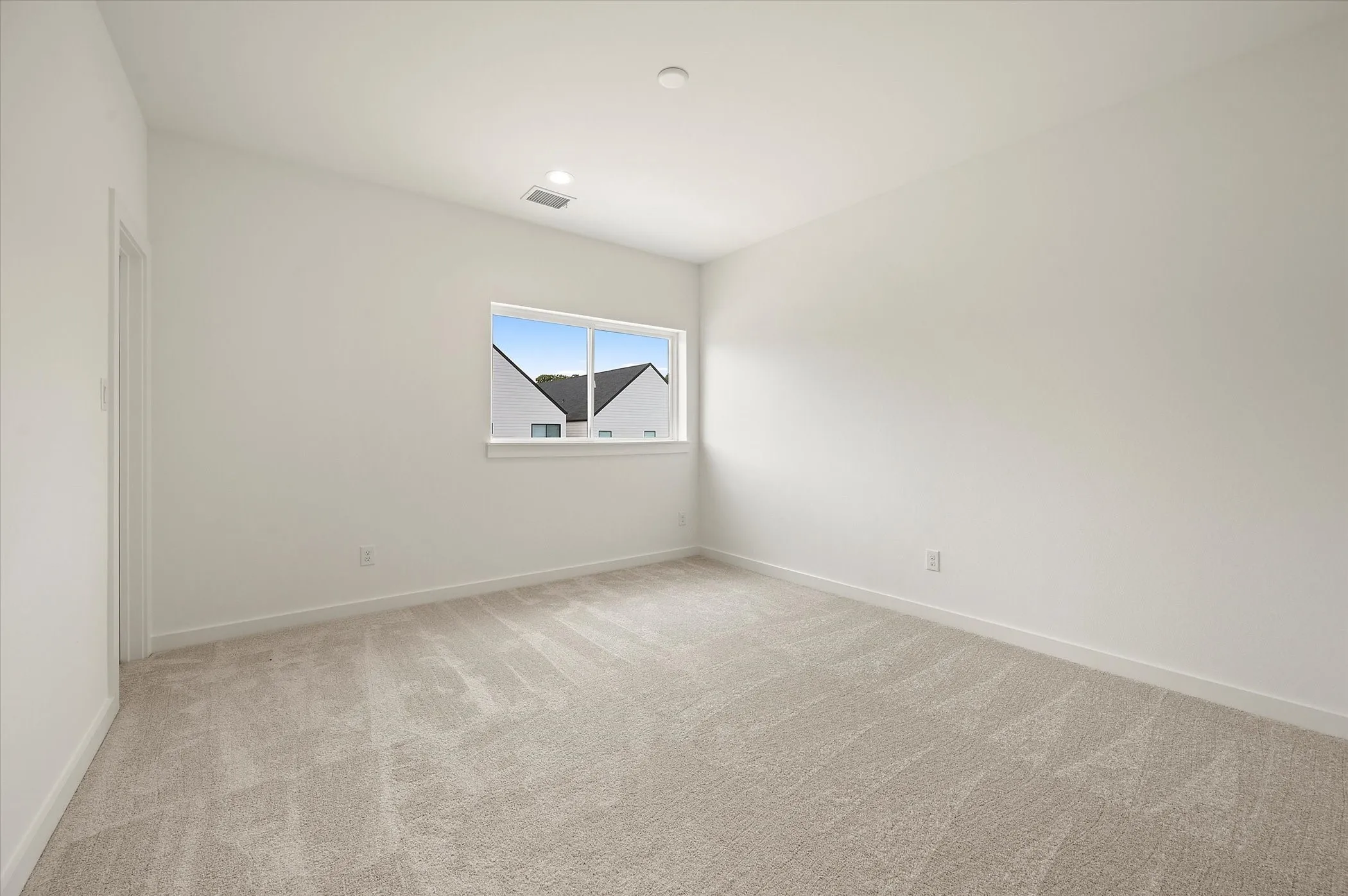 Single Family Residence For Rent in Tarrant County , 312 Tillery Circle, Grapevine, Texas 76051, 3 Bedroom, 3 Bathroom, 2 Garage spaces, 2,065 Sqft, built in 2023, mls#21359033, Real Estate Agent in Grapevine, Homes For Rent in Tarrant county, Homes For Rent in Grapevine, Realtor in Grapevine Texas, Real Estate Brokerage Independent Realty Texas, Luminita Cordes Realtor