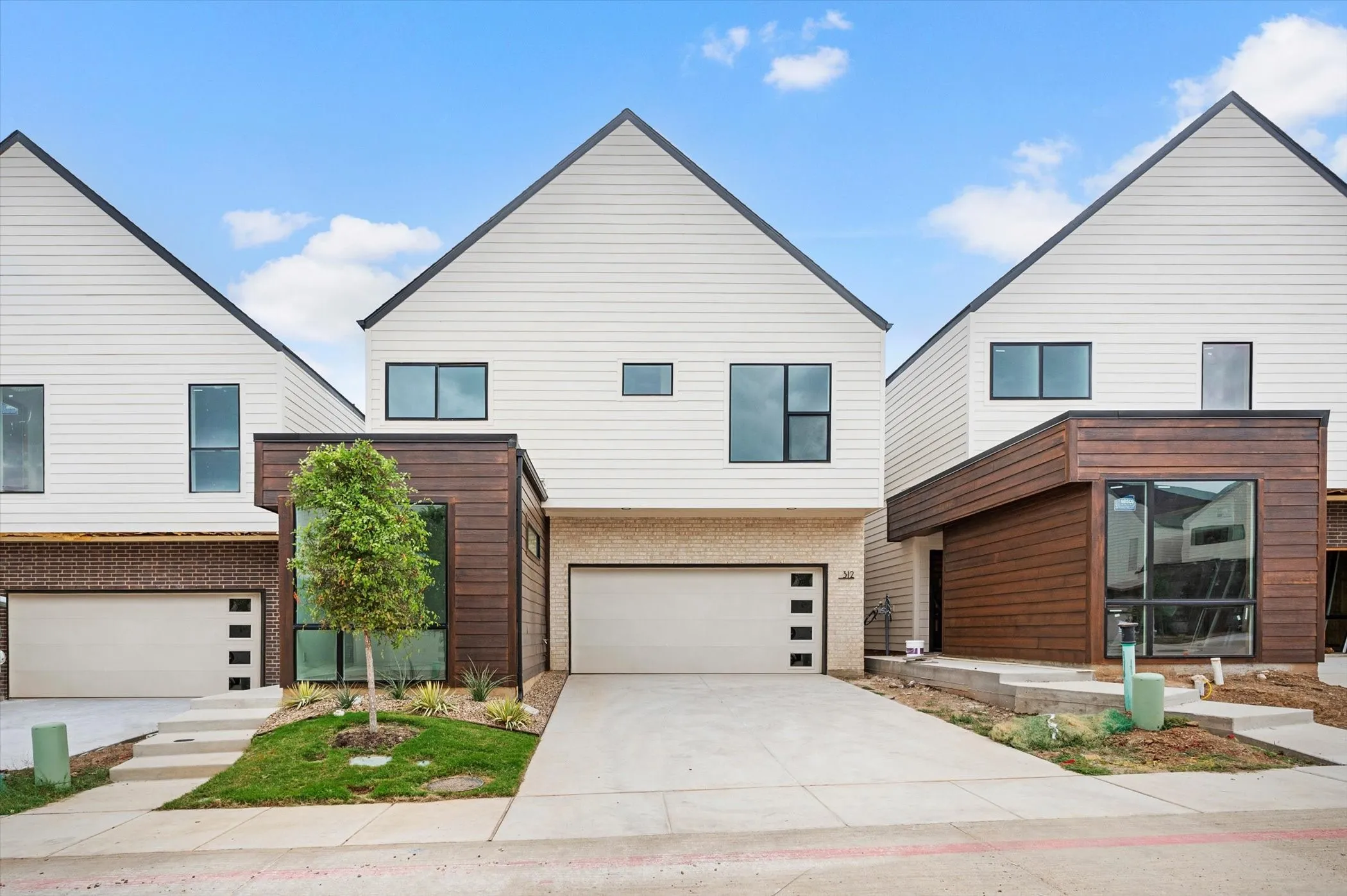 Single Family Residence For Rent in Tarrant County , 312 Tillery Circle, Grapevine, Texas 76051, 3 Bedroom, 3 Bathroom, 2 Garage spaces, 2,065 Sqft, built in 2023, mls#21359033, Real Estate Agent in Grapevine, Homes For Rent in Tarrant county, Homes For Rent in Grapevine, Realtor in Grapevine Texas, Real Estate Brokerage Independent Realty Texas, Luminita Cordes Realtor