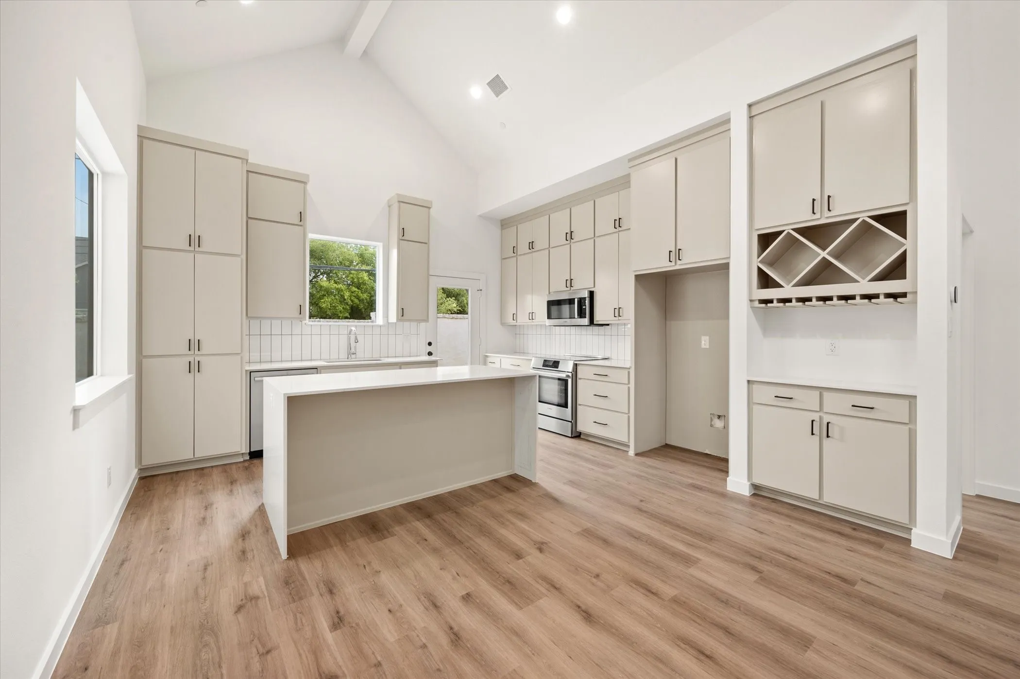 Single Family Residence For Rent in Tarrant County , 312 Tillery Circle, Grapevine, Texas 76051, 3 Bedroom, 3 Bathroom, 2 Garage spaces, 2,065 Sqft, built in 2023, mls#21359033, Real Estate Agent in Grapevine, Homes For Rent in Tarrant county, Homes For Rent in Grapevine, Realtor in Grapevine Texas, Real Estate Brokerage Independent Realty Texas, Luminita Cordes Realtor
