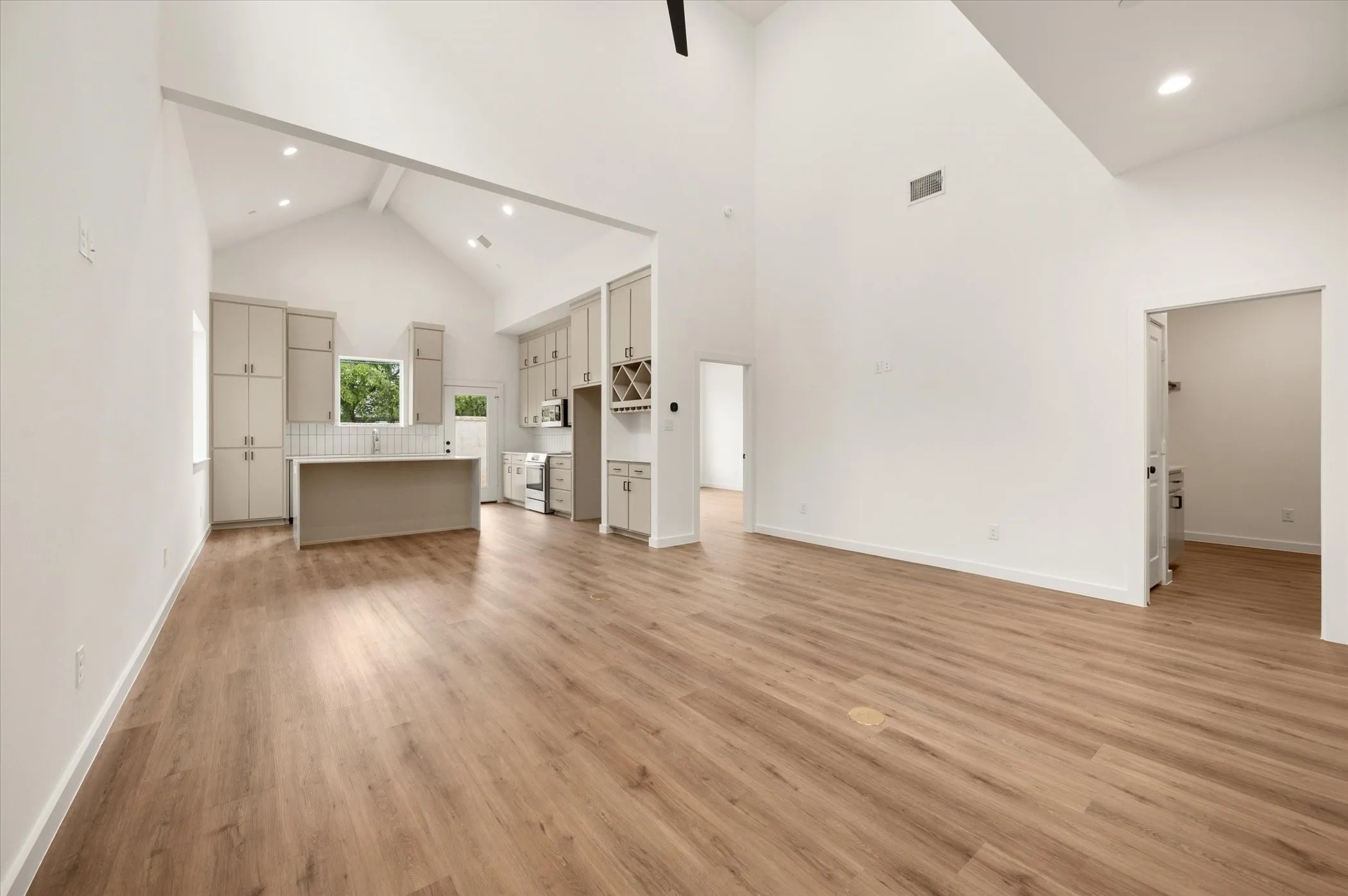 Single Family Residence For Rent in Tarrant County , 312 Tillery Circle, Grapevine, Texas 76051, 3 Bedroom, 3 Bathroom, 2 Garage spaces, 2,065 Sqft, built in 2023, mls#21359033, Real Estate Agent in Grapevine, Homes For Rent in Tarrant county, Homes For Rent in Grapevine, Realtor in Grapevine Texas, Real Estate Brokerage Independent Realty Texas, Luminita Cordes Realtor