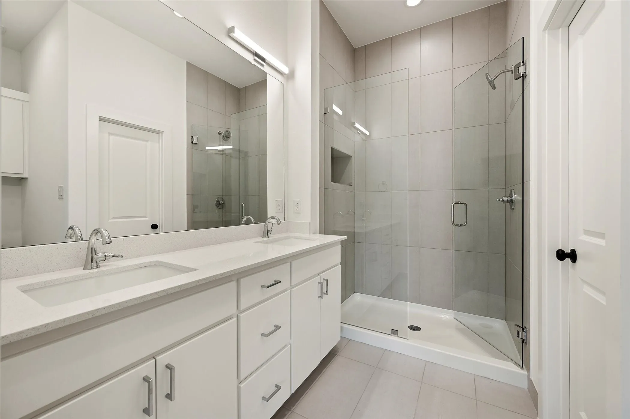 Single Family Residence For Rent in Tarrant County , 312 Tillery Circle, Grapevine, Texas 76051, 3 Bedroom, 3 Bathroom, 2 Garage spaces, 2,065 Sqft, built in 2023, mls#21359033, Real Estate Agent in Grapevine, Homes For Rent in Tarrant county, Homes For Rent in Grapevine, Realtor in Grapevine Texas, Real Estate Brokerage Independent Realty Texas, Luminita Cordes Realtor
