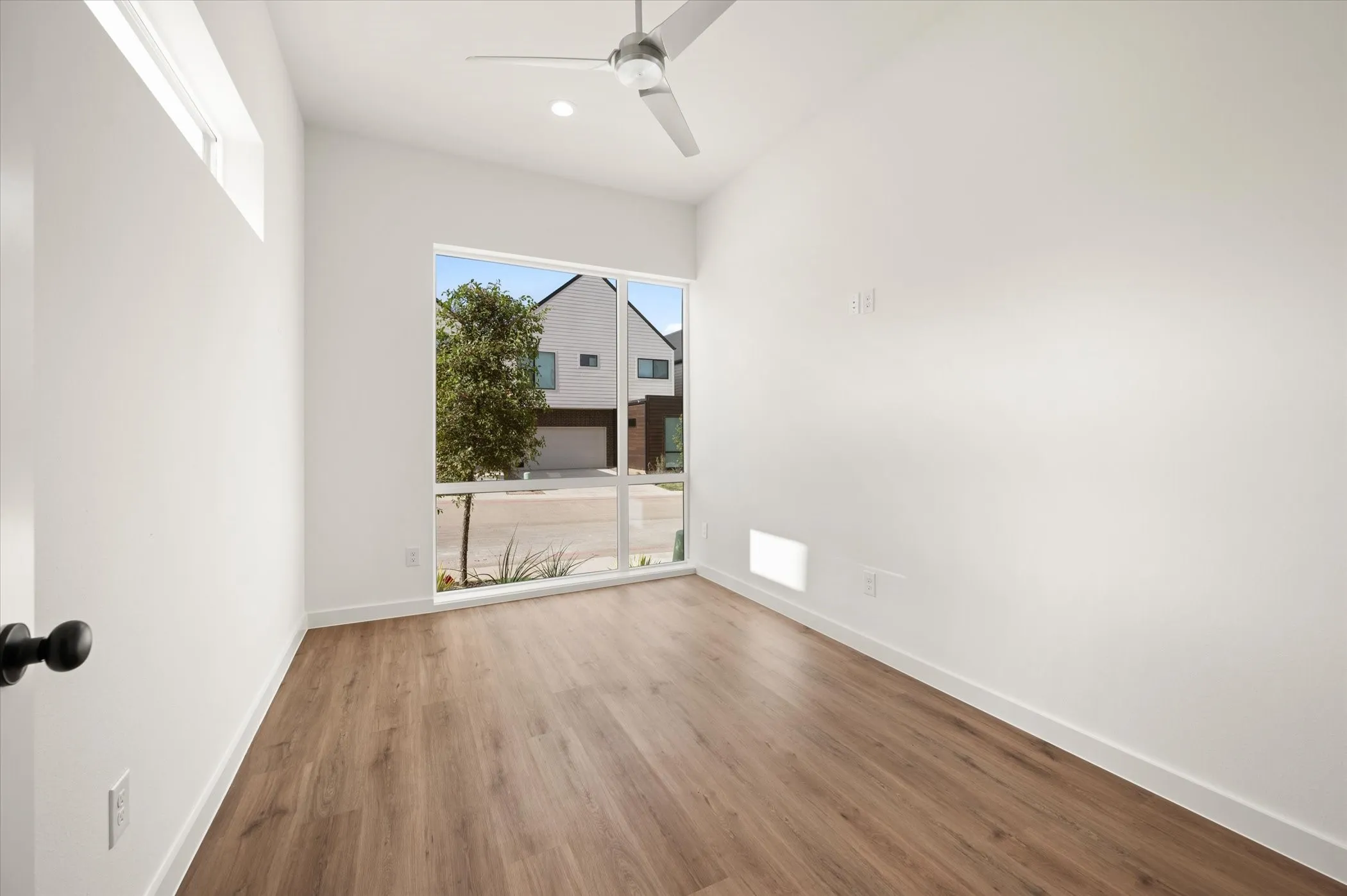 Single Family Residence For Rent in Tarrant County , 312 Tillery Circle, Grapevine, Texas 76051, 3 Bedroom, 3 Bathroom, 2 Garage spaces, 2,065 Sqft, built in 2023, mls#21359033, Real Estate Agent in Grapevine, Homes For Rent in Tarrant county, Homes For Rent in Grapevine, Realtor in Grapevine Texas, Real Estate Brokerage Independent Realty Texas, Luminita Cordes Realtor