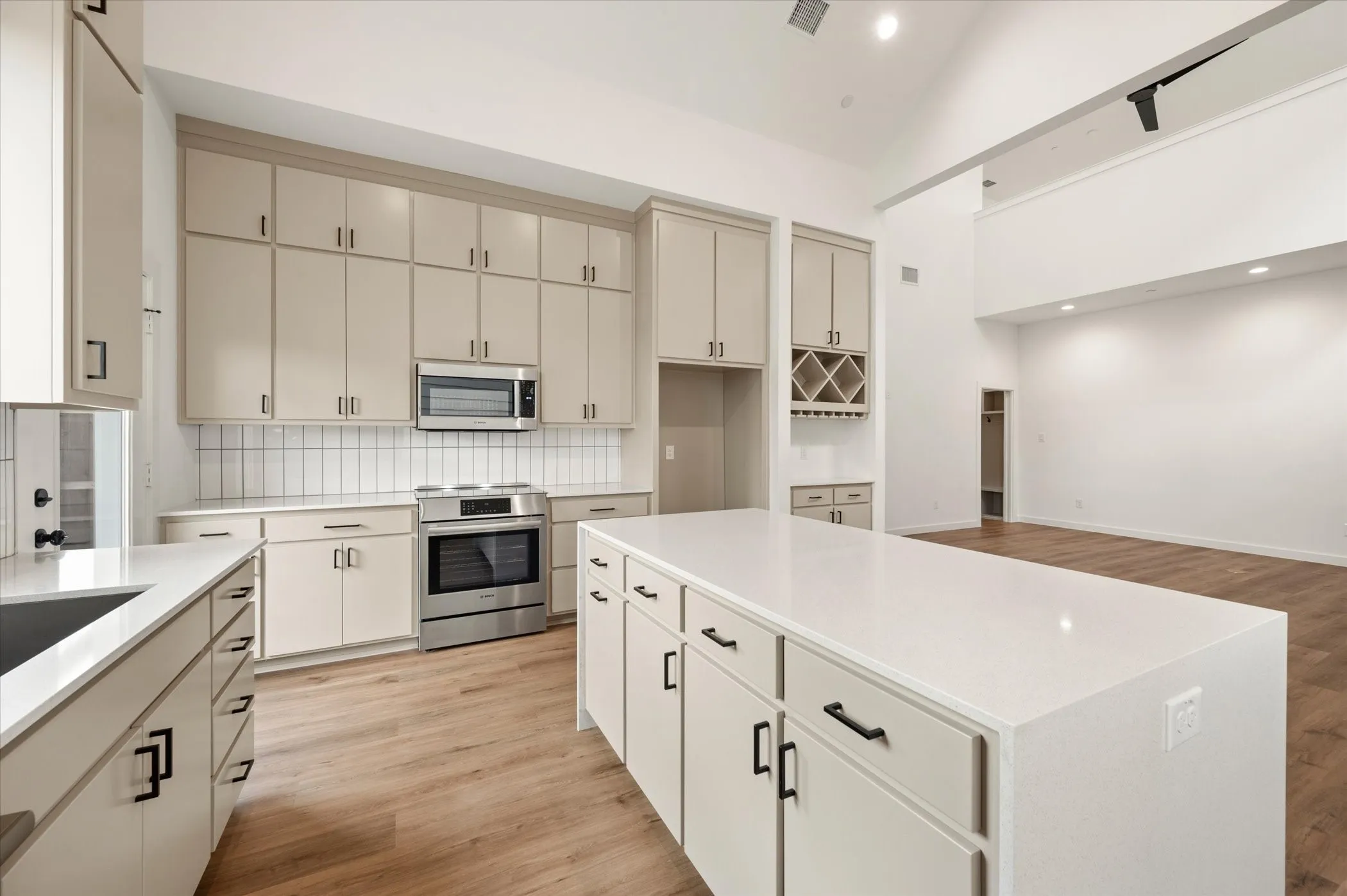 Single Family Residence For Rent in Tarrant County , 312 Tillery Circle, Grapevine, Texas 76051, 3 Bedroom, 3 Bathroom, 2 Garage spaces, 2,065 Sqft, built in 2023, mls#21359033, Real Estate Agent in Grapevine, Homes For Rent in Tarrant county, Homes For Rent in Grapevine, Realtor in Grapevine Texas, Real Estate Brokerage Independent Realty Texas, Luminita Cordes Realtor