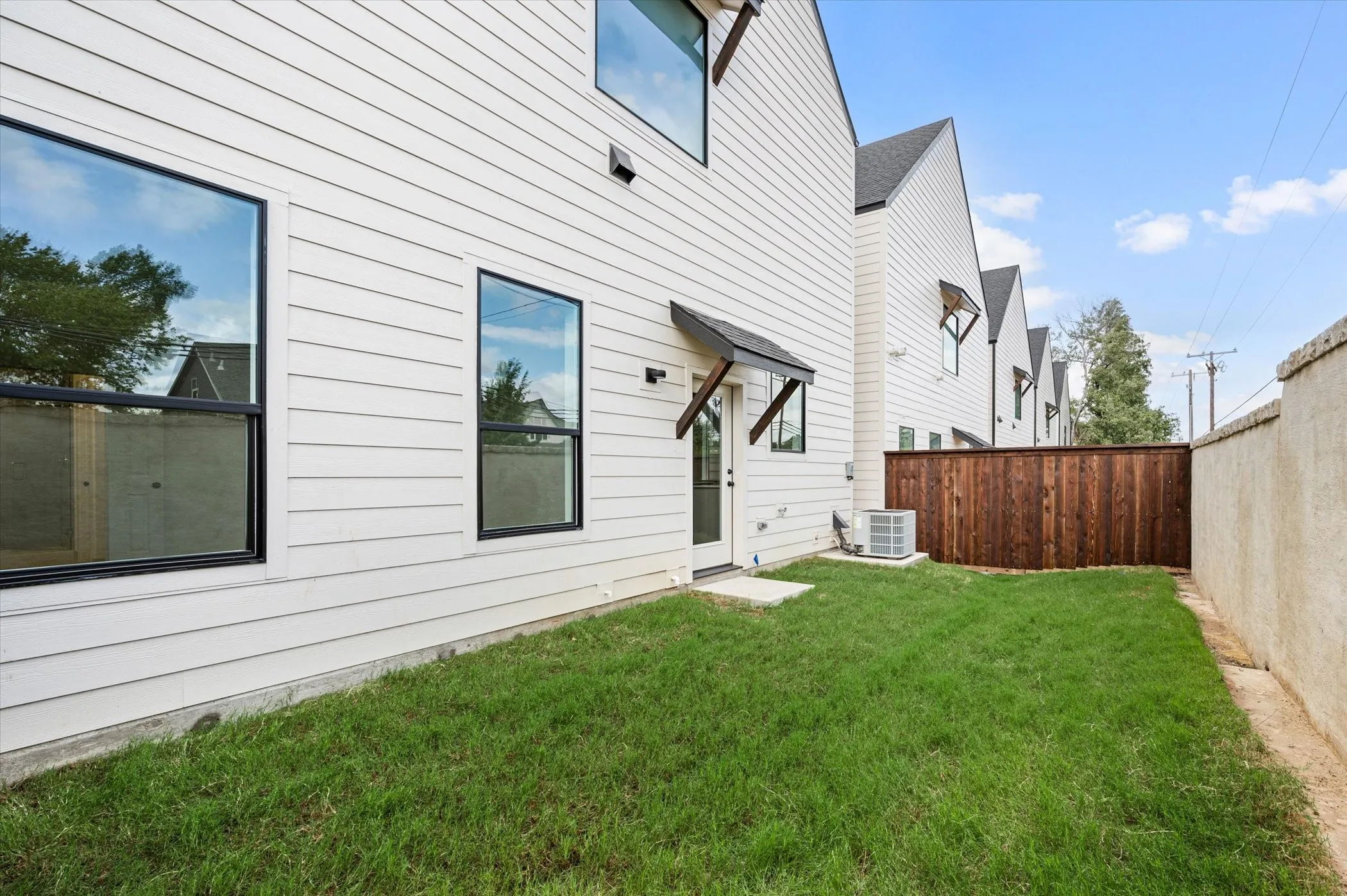 Single Family Residence For Rent in Tarrant County , 312 Tillery Circle, Grapevine, Texas 76051, 3 Bedroom, 3 Bathroom, 2 Garage spaces, 2,065 Sqft, built in 2023, mls#21359033, Real Estate Agent in Grapevine, Homes For Rent in Tarrant county, Homes For Rent in Grapevine, Realtor in Grapevine Texas, Real Estate Brokerage Independent Realty Texas, Luminita Cordes Realtor