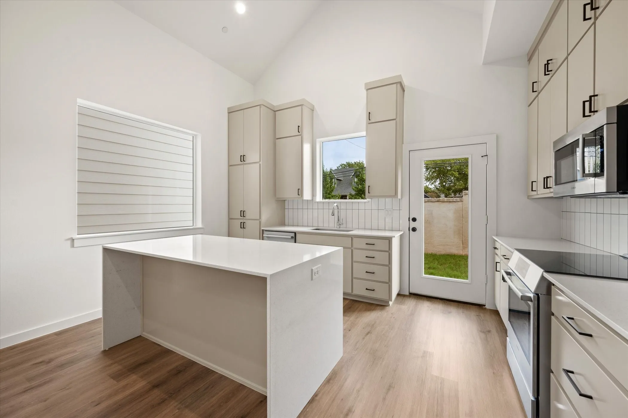 Single Family Residence For Rent in Tarrant County , 312 Tillery Circle, Grapevine, Texas 76051, 3 Bedroom, 3 Bathroom, 2 Garage spaces, 2,065 Sqft, built in 2023, mls#21359033, Real Estate Agent in Grapevine, Homes For Rent in Tarrant county, Homes For Rent in Grapevine, Realtor in Grapevine Texas, Real Estate Brokerage Independent Realty Texas, Luminita Cordes Realtor