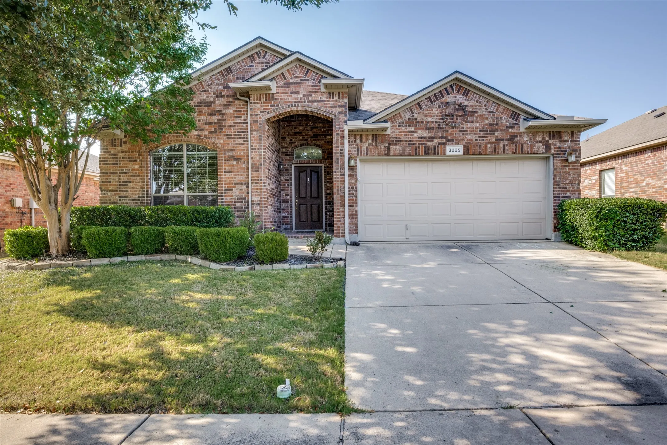 Single Family Residence For Sale in Denton County , 3225 Buckthorn Lane, Denton, Texas 76226, 3 Bedroom, 2 Bathroom, 2 Garage spaces, 1,872 Sqft, built in 2008, mls#21352791, Real Estate Agent in Denton, Homes For Sale in Denton county, Homes For Sale in Denton, Realtor in Denton Texas, Real Estate Brokerage Independent Realty Texas, Luminita Cordes Realtor