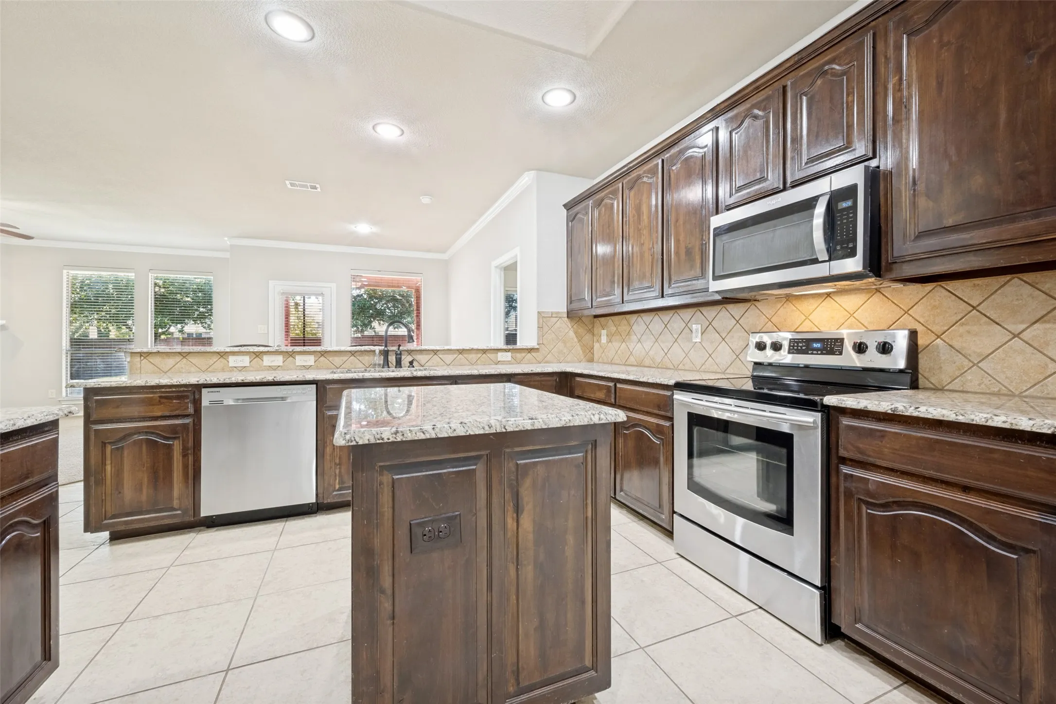 Single Family Residence For Sale in Denton County , 3225 Buckthorn Lane, Denton, Texas 76226, 3 Bedroom, 2 Bathroom, 2 Garage spaces, 1,872 Sqft, built in 2008, mls#21352791, Real Estate Agent in Denton, Homes For Sale in Denton county, Homes For Sale in Denton, Realtor in Denton Texas, Real Estate Brokerage Independent Realty Texas, Luminita Cordes Realtor