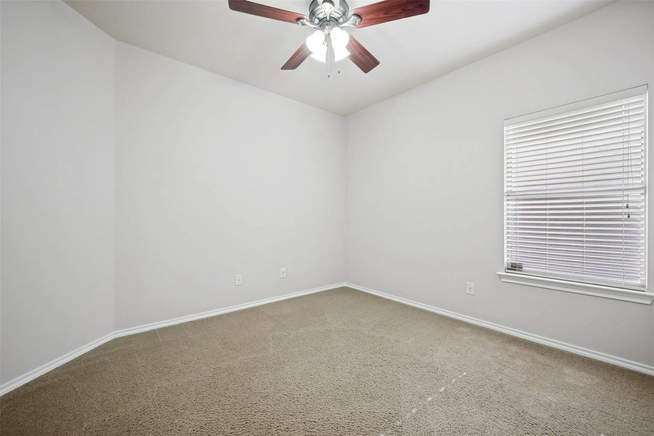 Single Family Residence For Sale in Denton County , 3225 Buckthorn Lane, Denton, Texas 76226, 3 Bedroom, 2 Bathroom, 2 Garage spaces, 1,872 Sqft, built in 2008, mls#21352791, Real Estate Agent in Denton, Homes For Sale in Denton county, Homes For Sale in Denton, Realtor in Denton Texas, Real Estate Brokerage Independent Realty Texas, Luminita Cordes Realtor