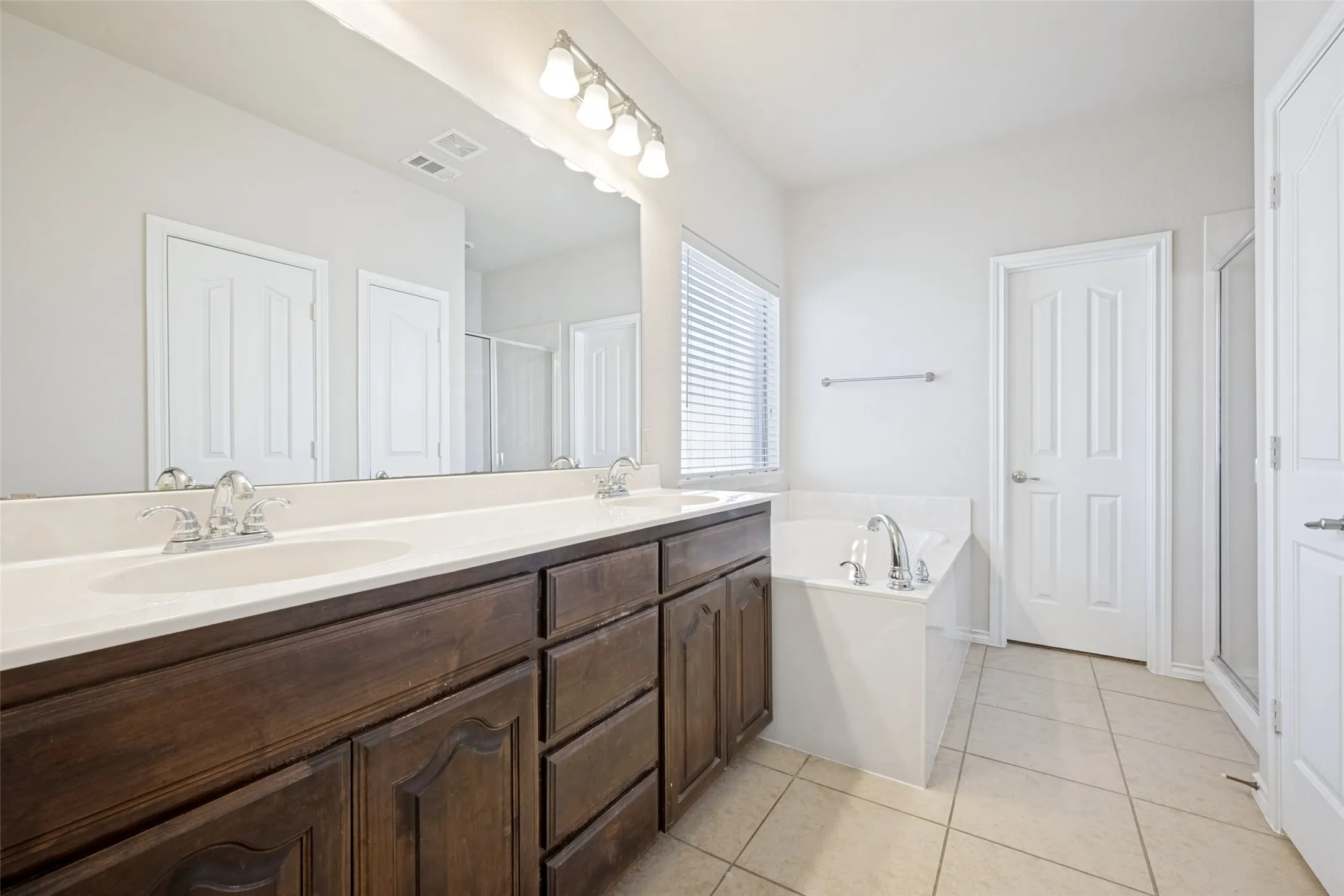 Single Family Residence For Sale in Denton County , 3225 Buckthorn Lane, Denton, Texas 76226, 3 Bedroom, 2 Bathroom, 2 Garage spaces, 1,872 Sqft, built in 2008, mls#21352791, Real Estate Agent in Denton, Homes For Sale in Denton county, Homes For Sale in Denton, Realtor in Denton Texas, Real Estate Brokerage Independent Realty Texas, Luminita Cordes Realtor
