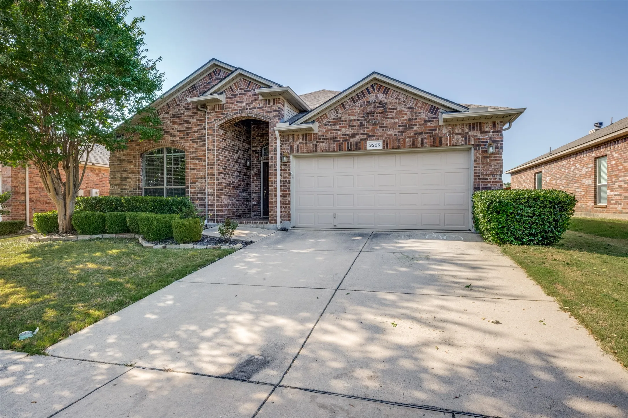 Single Family Residence For Sale in Denton County , 3225 Buckthorn Lane, Denton, Texas 76226, 3 Bedroom, 2 Bathroom, 2 Garage spaces, 1,872 Sqft, built in 2008, mls#21352791, Real Estate Agent in Denton, Homes For Sale in Denton county, Homes For Sale in Denton, Realtor in Denton Texas, Real Estate Brokerage Independent Realty Texas, Luminita Cordes Realtor