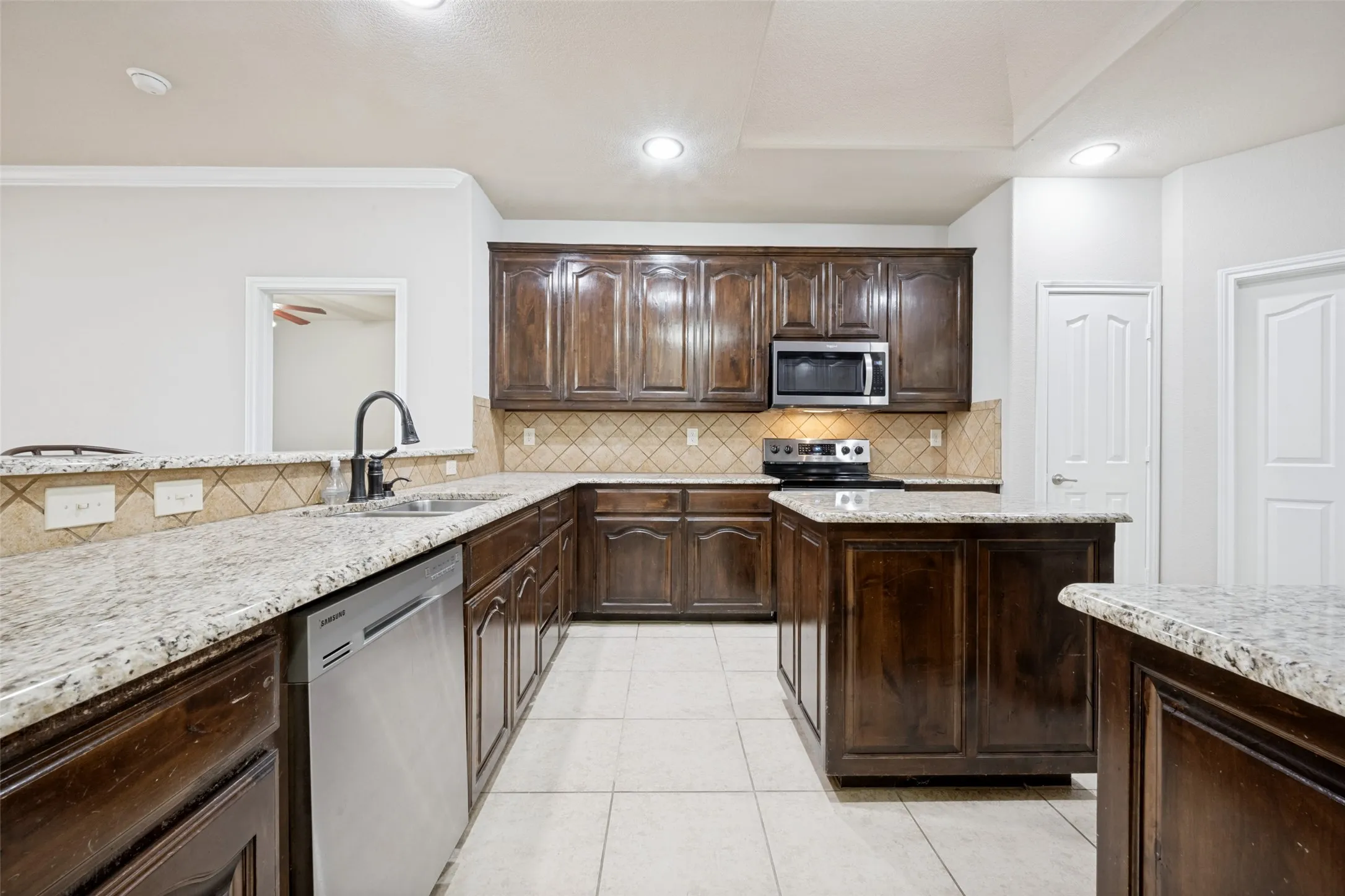Single Family Residence For Sale in Denton County , 3225 Buckthorn Lane, Denton, Texas 76226, 3 Bedroom, 2 Bathroom, 2 Garage spaces, 1,872 Sqft, built in 2008, mls#21352791, Real Estate Agent in Denton, Homes For Sale in Denton county, Homes For Sale in Denton, Realtor in Denton Texas, Real Estate Brokerage Independent Realty Texas, Luminita Cordes Realtor