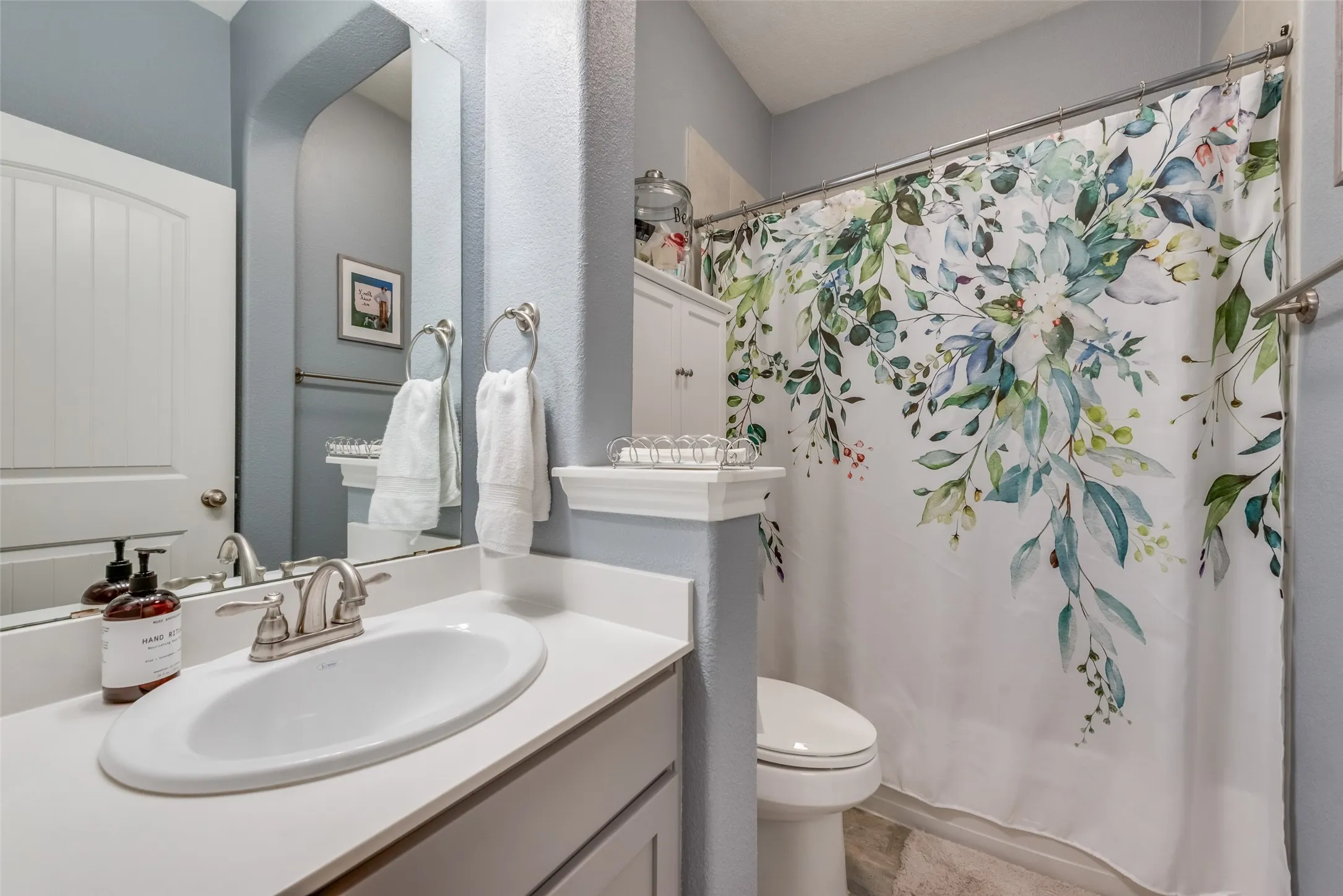 Single Family Residence For Sale in Tarrant County , 5001 Stockwhip Drive, Fort Worth, Texas 76036, 3 Bedroom, 2 Bathroom, 2 Garage spaces, 1,855 Sqft, built in 2017, mls#21358977, Real Estate Agent in Fort Worth, Homes For Sale in Tarrant county, Homes For Sale in Fort Worth, Realtor in Fort Worth Texas, Real Estate Brokerage Independent Realty Texas, Luminita Cordes Realtor