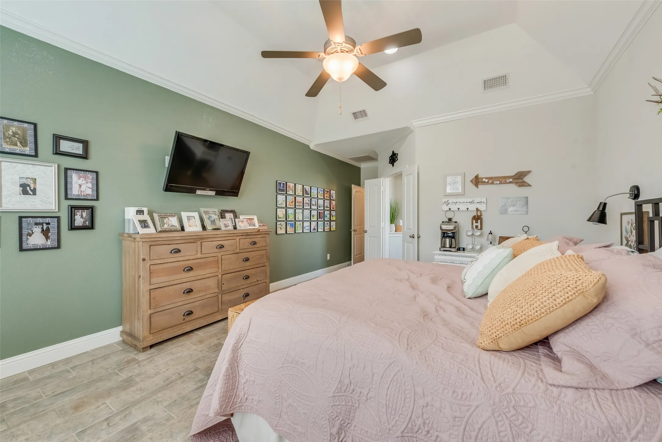 Single Family Residence For Sale in Tarrant County , 5001 Stockwhip Drive, Fort Worth, Texas 76036, 3 Bedroom, 2 Bathroom, 2 Garage spaces, 1,855 Sqft, built in 2017, mls#21358977, Real Estate Agent in Fort Worth, Homes For Sale in Tarrant county, Homes For Sale in Fort Worth, Realtor in Fort Worth Texas, Real Estate Brokerage Independent Realty Texas, Luminita Cordes Realtor