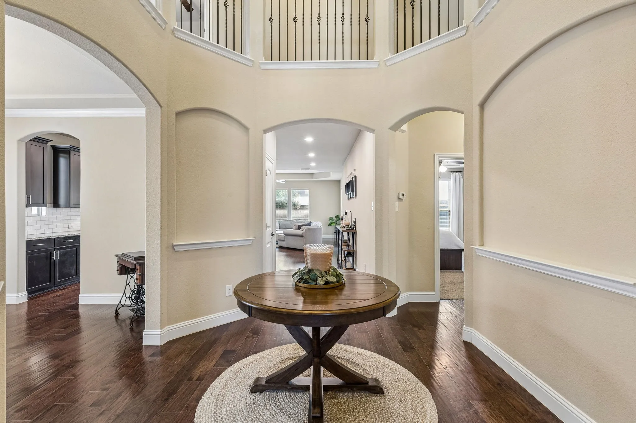 Beautiful 2 story entry