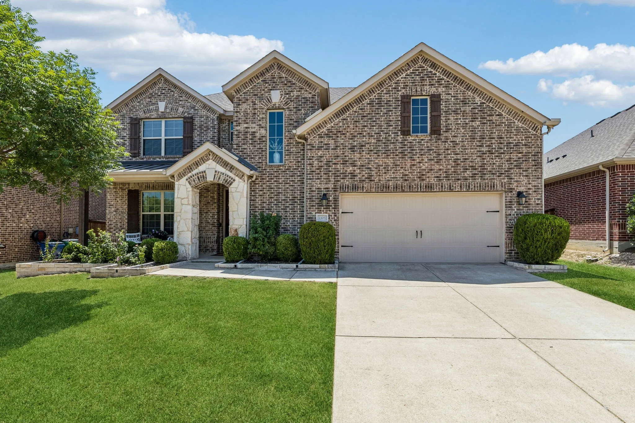 Single Family Residence For Sale in Collin County , 1305 Grapevine Cove, Mc Kinney, Texas 75071, 4 Bedroom, 4 Bathroom, 2 Garage spaces, 3,539 Sqft, built in 2016, mls#21355394, Real Estate Agent in Mc Kinney, Homes For Sale in Collin county, Homes For Sale in Mc Kinney, Realtor in Mc Kinney Texas, Real Estate Brokerage Independent Realty Texas, Luminita Cordes Realtor