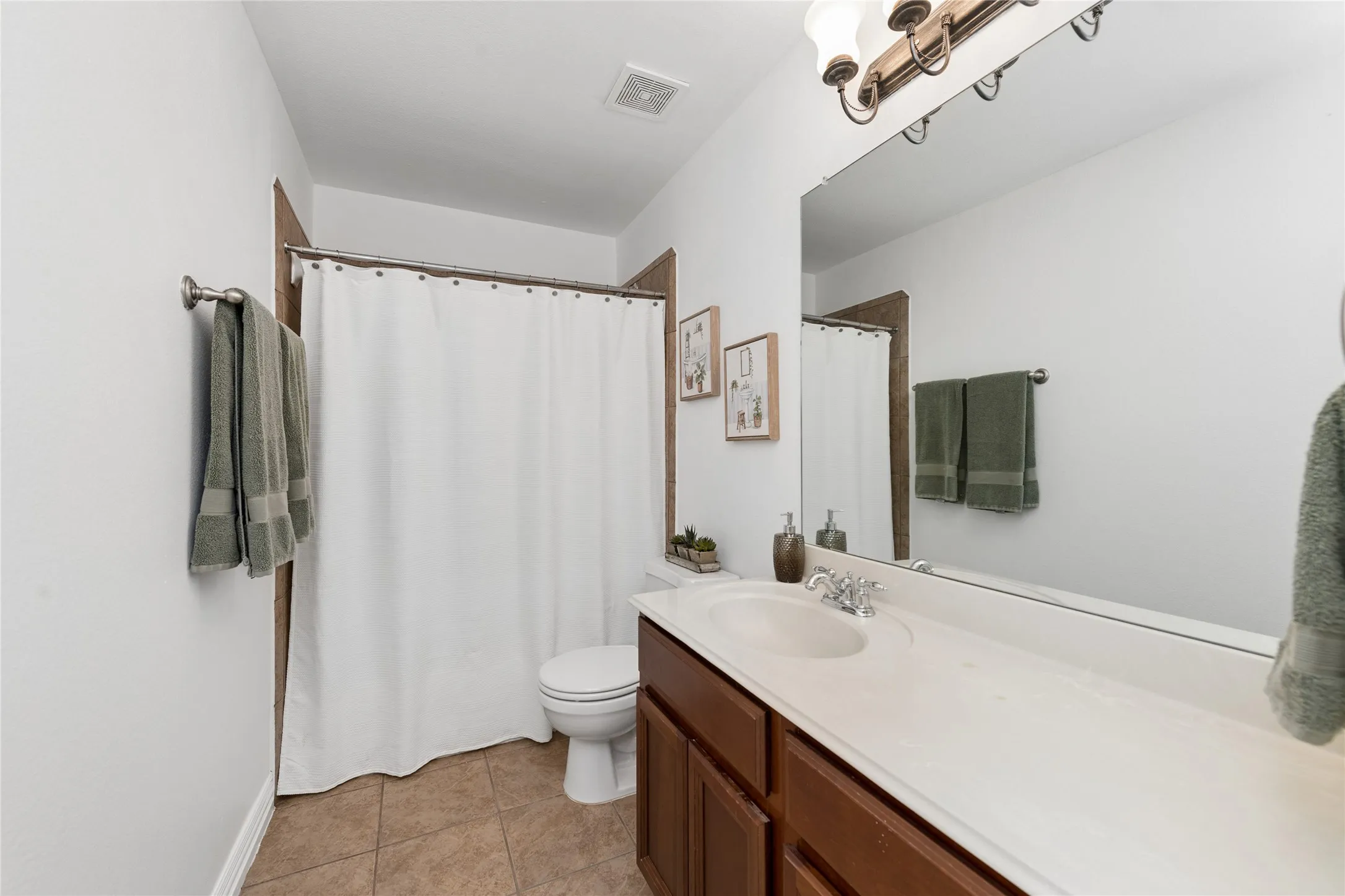 Single Family Residence For Sale in Denton County , 12590 Alfa Romeo Way, Frisco, Texas 75033, 4 Bedroom, 4 Bathroom, 2 Garage spaces, 3,707 Sqft, built in 2006, mls#21356211, Real Estate Agent in Frisco, Homes For Sale in Denton county, Homes For Sale in Frisco, Realtor in Frisco Texas, Real Estate Brokerage Independent Realty Texas, Luminita Cordes Realtor