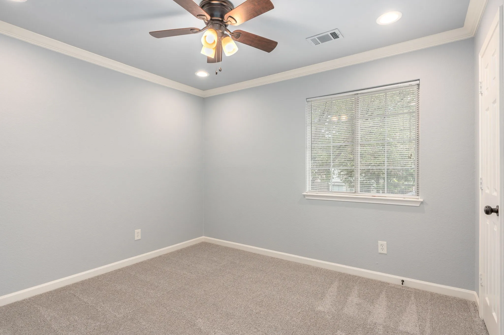 Single Family Residence For Rent in Denton County , 1704 Sandera Court, Flower Mound, Texas 75028, 4 Bedroom, 3 Bathroom, 2 Garage spaces, 2,034 Sqft, built in 1992, mls#21355399, Real Estate Agent in Flower Mound, Homes For Rent in Denton county, Homes For Rent in Flower Mound, Realtor in Flower Mound Texas, Real Estate Brokerage Independent Realty Texas, Luminita Cordes Realtor