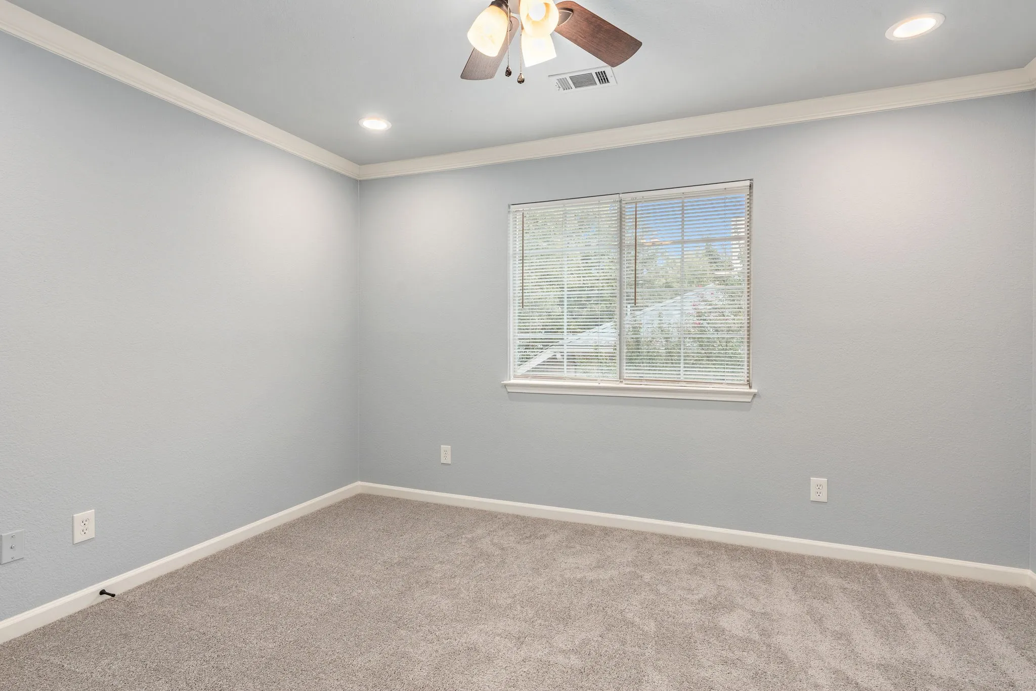 Single Family Residence For Rent in Denton County , 1704 Sandera Court, Flower Mound, Texas 75028, 4 Bedroom, 3 Bathroom, 2 Garage spaces, 2,034 Sqft, built in 1992, mls#21355399, Real Estate Agent in Flower Mound, Homes For Rent in Denton county, Homes For Rent in Flower Mound, Realtor in Flower Mound Texas, Real Estate Brokerage Independent Realty Texas, Luminita Cordes Realtor