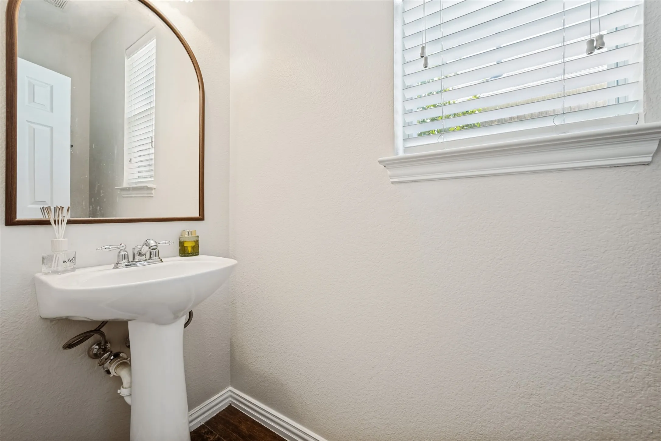 Single Family Residence For Sale in Denton County , 310 Conroe Circle, Argyle, Texas 76226, 4 Bedroom, 3 Bathroom, 2 Garage spaces, 2,493 Sqft, built in 2006, mls#21358030, Real Estate Agent in Argyle, Homes For Sale in Denton county, Homes For Sale in Argyle, Realtor in Argyle Texas, Real Estate Brokerage Independent Realty Texas, Luminita Cordes Realtor