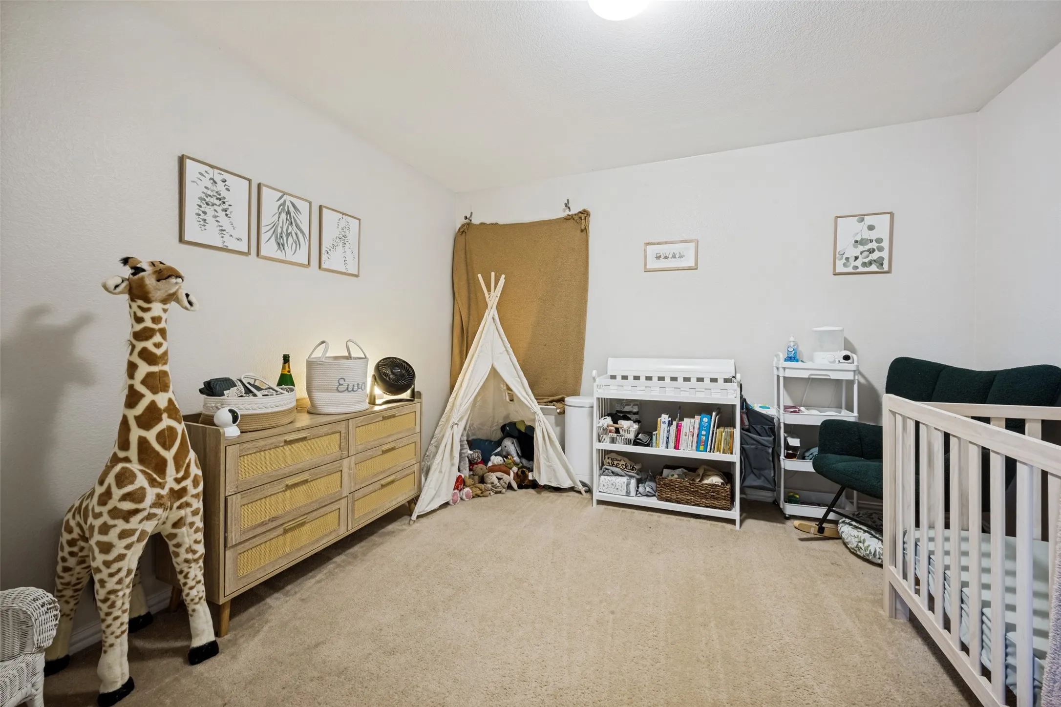 Single Family Residence For Sale in Denton County , 310 Conroe Circle, Argyle, Texas 76226, 4 Bedroom, 3 Bathroom, 2 Garage spaces, 2,493 Sqft, built in 2006, mls#21358030, Real Estate Agent in Argyle, Homes For Sale in Denton county, Homes For Sale in Argyle, Realtor in Argyle Texas, Real Estate Brokerage Independent Realty Texas, Luminita Cordes Realtor