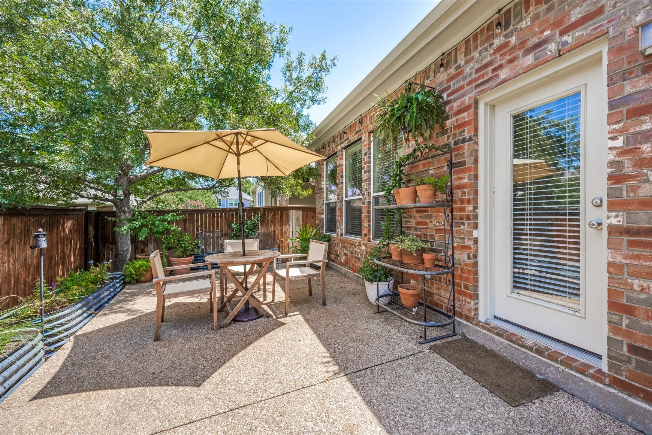 Single Family Residence For Sale in Denton County , 310 Conroe Circle, Argyle, Texas 76226, 4 Bedroom, 3 Bathroom, 2 Garage spaces, 2,493 Sqft, built in 2006, mls#21358030, Real Estate Agent in Argyle, Homes For Sale in Denton county, Homes For Sale in Argyle, Realtor in Argyle Texas, Real Estate Brokerage Independent Realty Texas, Luminita Cordes Realtor