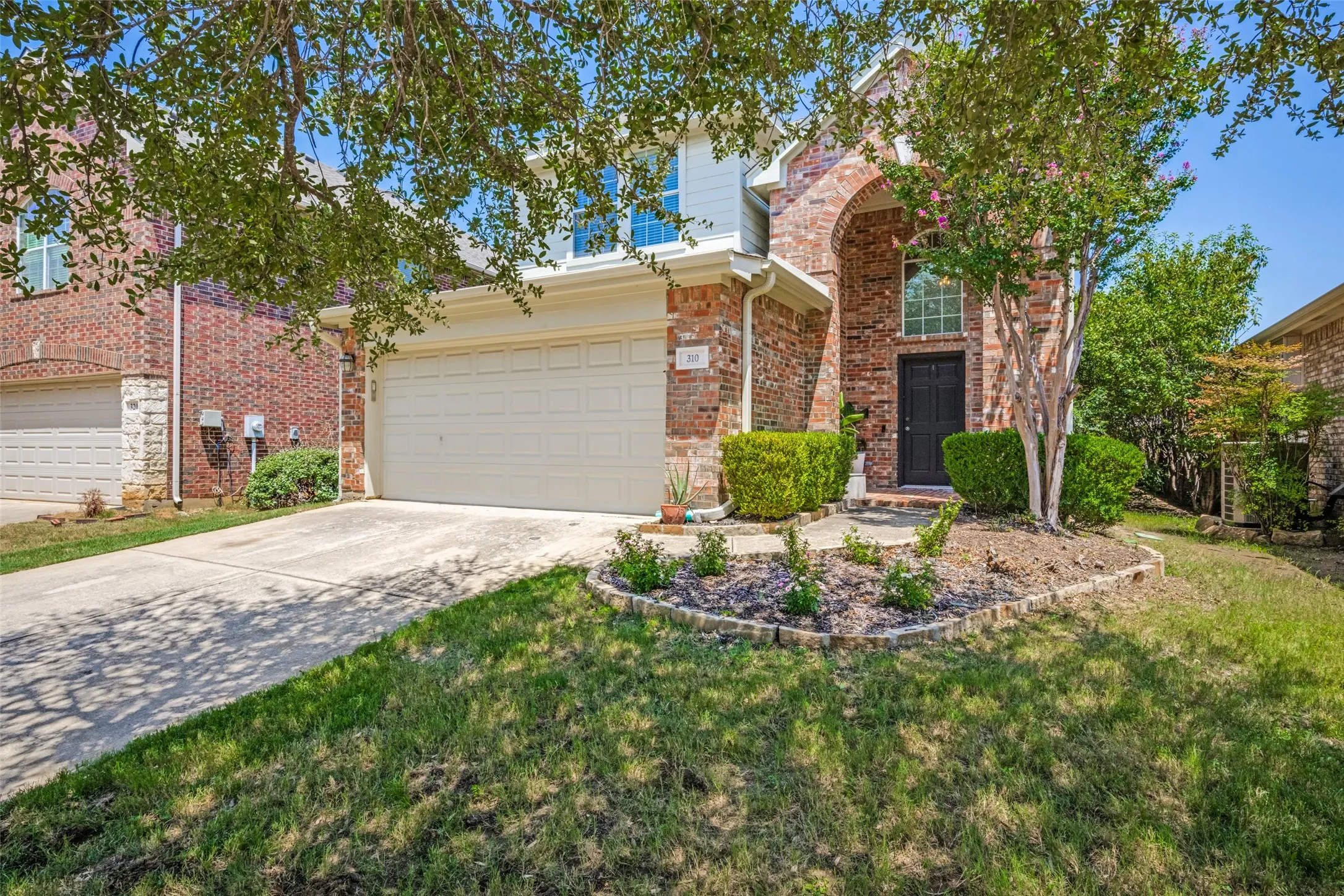 Single Family Residence For Sale in Denton County , 310 Conroe Circle, Argyle, Texas 76226, 4 Bedroom, 3 Bathroom, 2 Garage spaces, 2,493 Sqft, built in 2006, mls#21358030, Real Estate Agent in Argyle, Homes For Sale in Denton county, Homes For Sale in Argyle, Realtor in Argyle Texas, Real Estate Brokerage Independent Realty Texas, Luminita Cordes Realtor