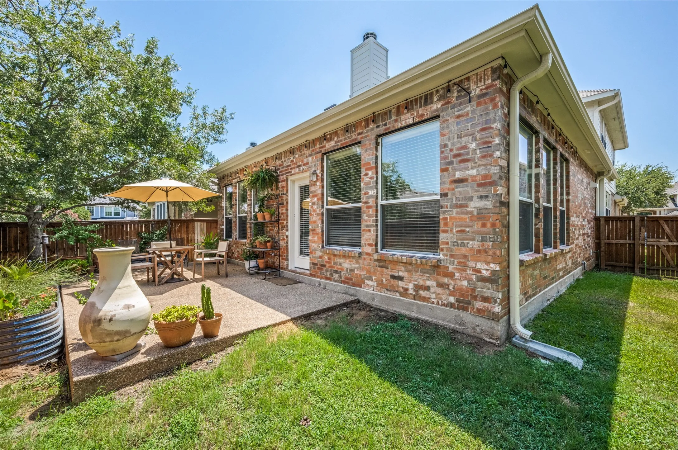 Single Family Residence For Sale in Denton County , 310 Conroe Circle, Argyle, Texas 76226, 4 Bedroom, 3 Bathroom, 2 Garage spaces, 2,493 Sqft, built in 2006, mls#21358030, Real Estate Agent in Argyle, Homes For Sale in Denton county, Homes For Sale in Argyle, Realtor in Argyle Texas, Real Estate Brokerage Independent Realty Texas, Luminita Cordes Realtor