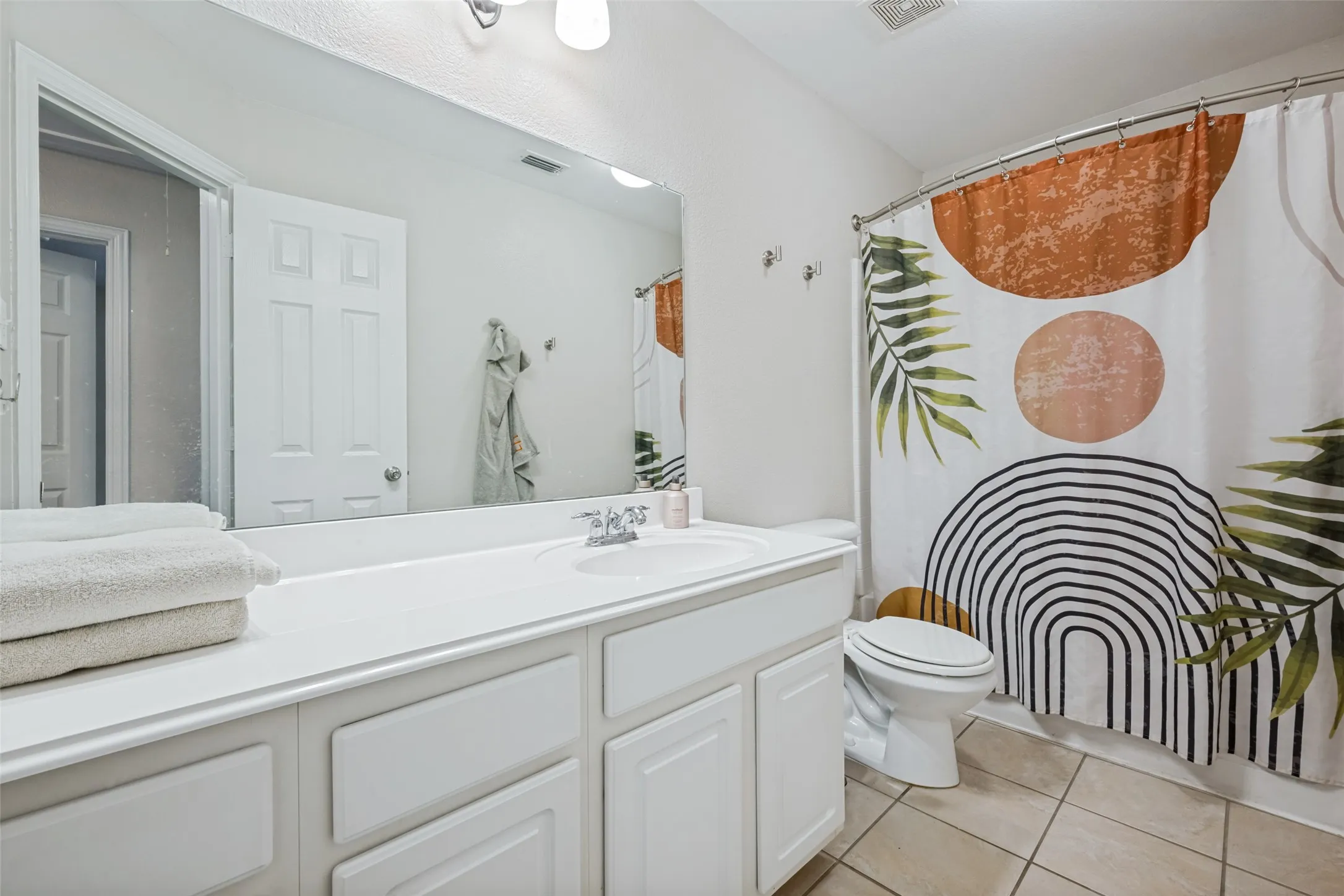 Single Family Residence For Sale in Denton County , 310 Conroe Circle, Argyle, Texas 76226, 4 Bedroom, 3 Bathroom, 2 Garage spaces, 2,493 Sqft, built in 2006, mls#21358030, Real Estate Agent in Argyle, Homes For Sale in Denton county, Homes For Sale in Argyle, Realtor in Argyle Texas, Real Estate Brokerage Independent Realty Texas, Luminita Cordes Realtor
