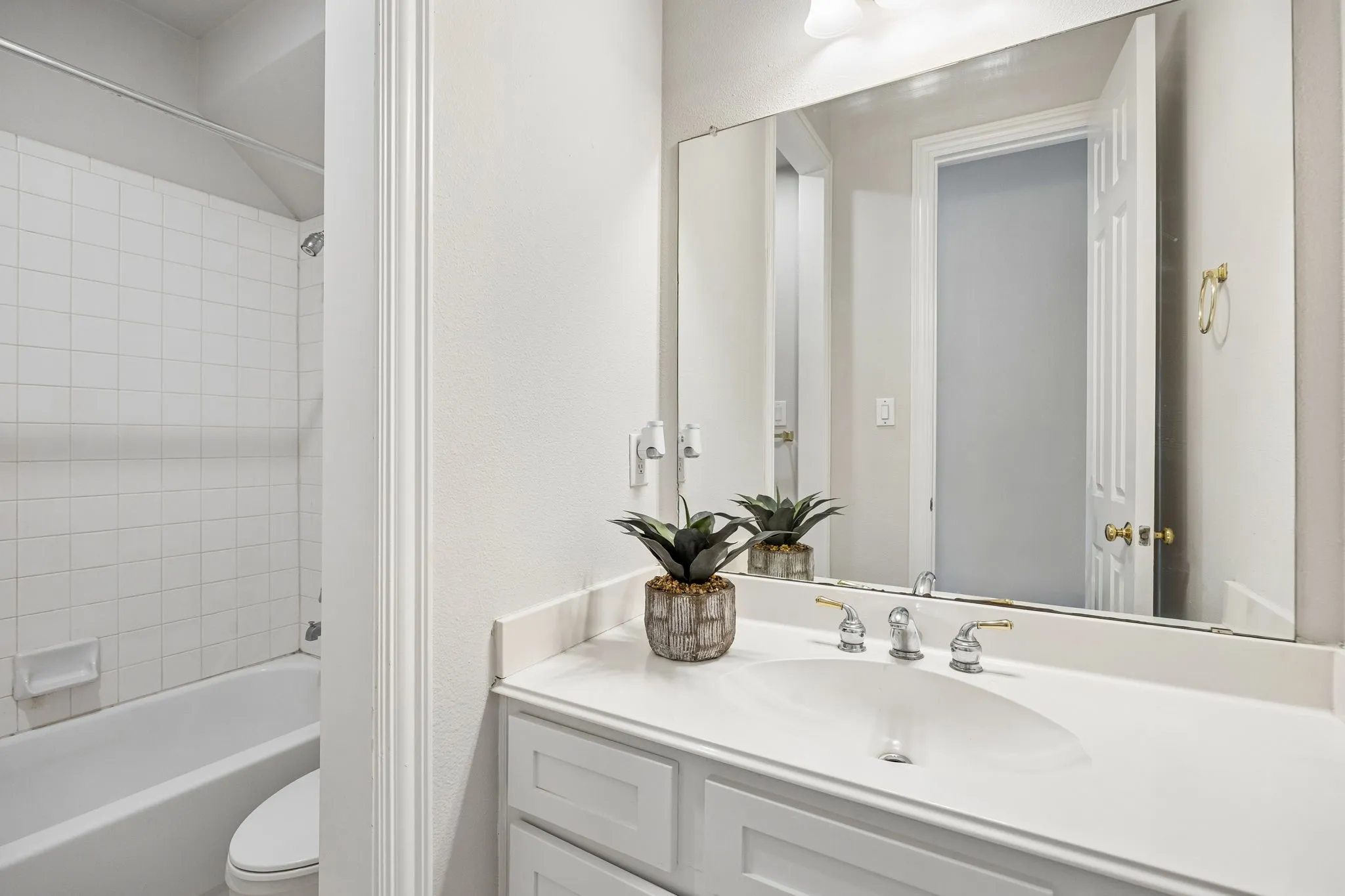 Single Family Residence For Sale in Collin County , 4529 Copper Mountain Lane, Richardson, Texas 75082, 5 Bedroom, 4 Bathroom, 3 Garage spaces, 3,531 Sqft, built in 1999, mls#21356296, Real Estate Agent in Richardson, Homes For Sale in Collin county, Homes For Sale in Richardson, Realtor in Richardson Texas, Real Estate Brokerage Independent Realty Texas, Luminita Cordes Realtor