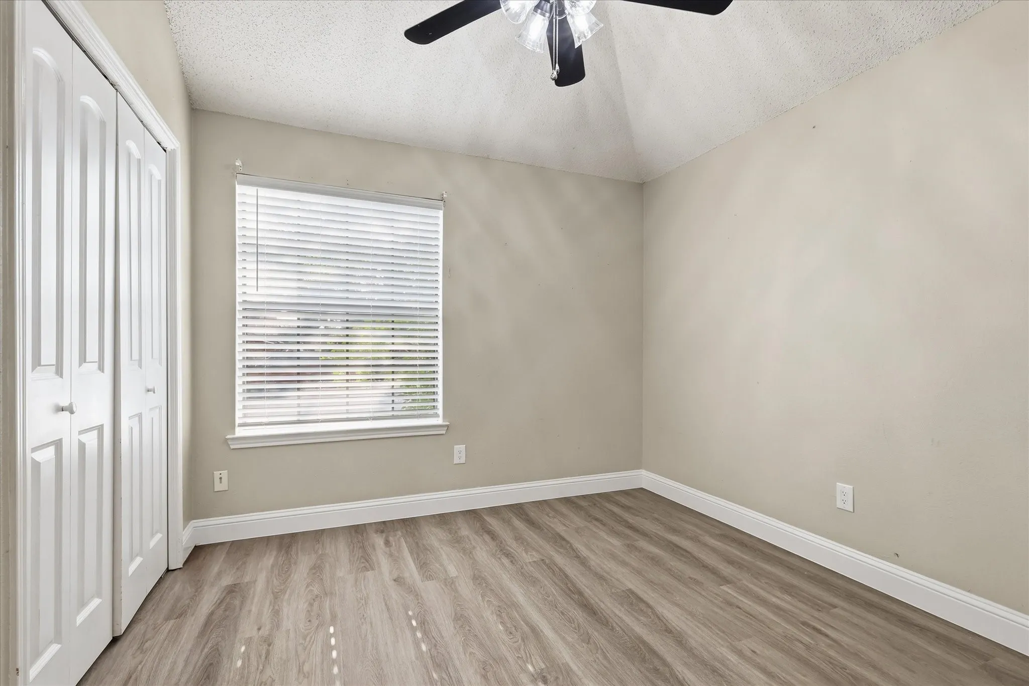 Single Family Residence For Rent in Denton County , 2909 Menlo Park Lane, Carrollton, Texas 75007, 3 Bedroom, 2 Bathroom, 2 Garage spaces, 1,602 Sqft, built in 1986, mls#21356446, Real Estate Agent in Carrollton, Homes For Rent in Denton county, Homes For Rent in Carrollton, Realtor in Carrollton Texas, Real Estate Brokerage Independent Realty Texas, Luminita Cordes Realtor