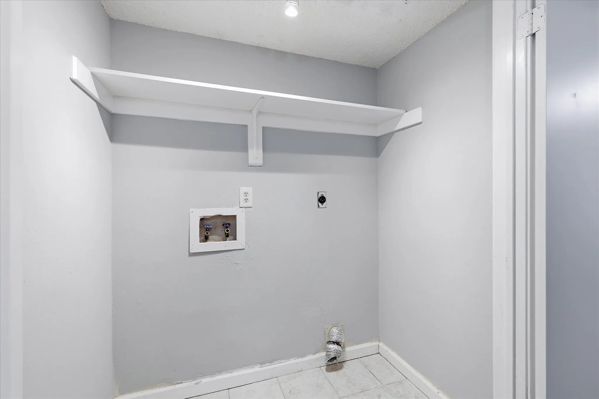 Single Family Residence For Rent in Denton County , 2909 Menlo Park Lane, Carrollton, Texas 75007, 3 Bedroom, 2 Bathroom, 2 Garage spaces, 1,602 Sqft, built in 1986, mls#21356446, Real Estate Agent in Carrollton, Homes For Rent in Denton county, Homes For Rent in Carrollton, Realtor in Carrollton Texas, Real Estate Brokerage Independent Realty Texas, Luminita Cordes Realtor