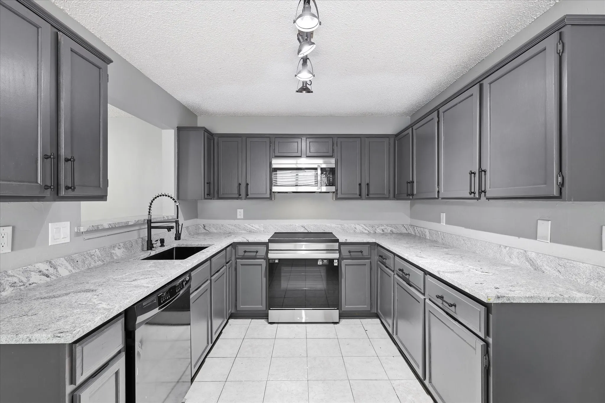 Single Family Residence For Rent in Denton County , 2909 Menlo Park Lane, Carrollton, Texas 75007, 3 Bedroom, 2 Bathroom, 2 Garage spaces, 1,602 Sqft, built in 1986, mls#21356446, Real Estate Agent in Carrollton, Homes For Rent in Denton county, Homes For Rent in Carrollton, Realtor in Carrollton Texas, Real Estate Brokerage Independent Realty Texas, Luminita Cordes Realtor
