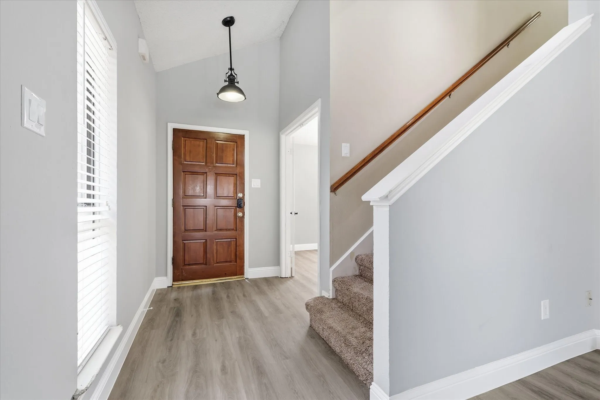 Single Family Residence For Rent in Denton County , 2909 Menlo Park Lane, Carrollton, Texas 75007, 3 Bedroom, 2 Bathroom, 2 Garage spaces, 1,602 Sqft, built in 1986, mls#21356446, Real Estate Agent in Carrollton, Homes For Rent in Denton county, Homes For Rent in Carrollton, Realtor in Carrollton Texas, Real Estate Brokerage Independent Realty Texas, Luminita Cordes Realtor